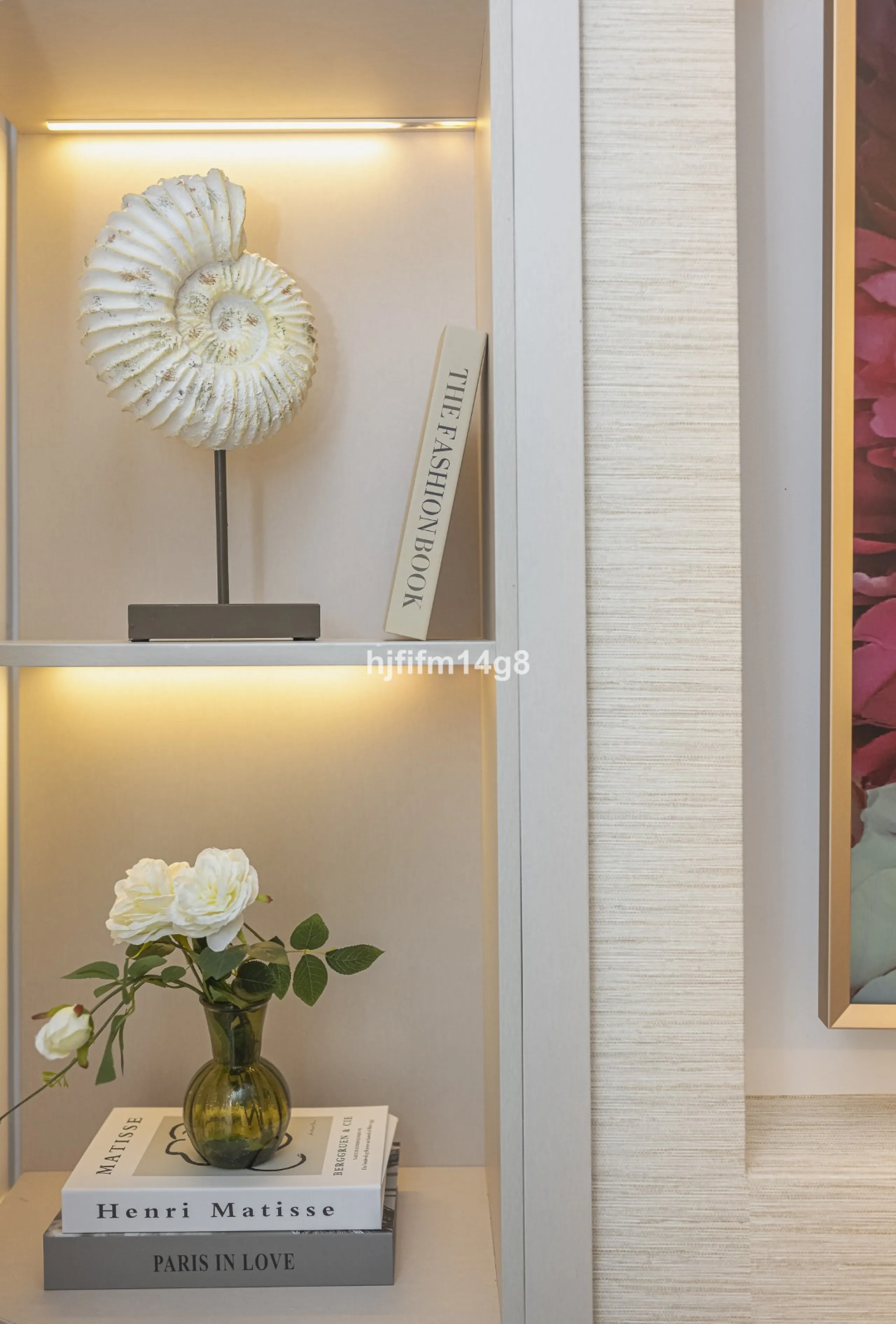 We are delighted to present this stunning, fully refurbished 4-bedroom townhouse located in the sought-after San Javier urbanisation in Nueva Andalucía, within the prestigious Marbella area. Set in a charming and very intimate residential community of jus