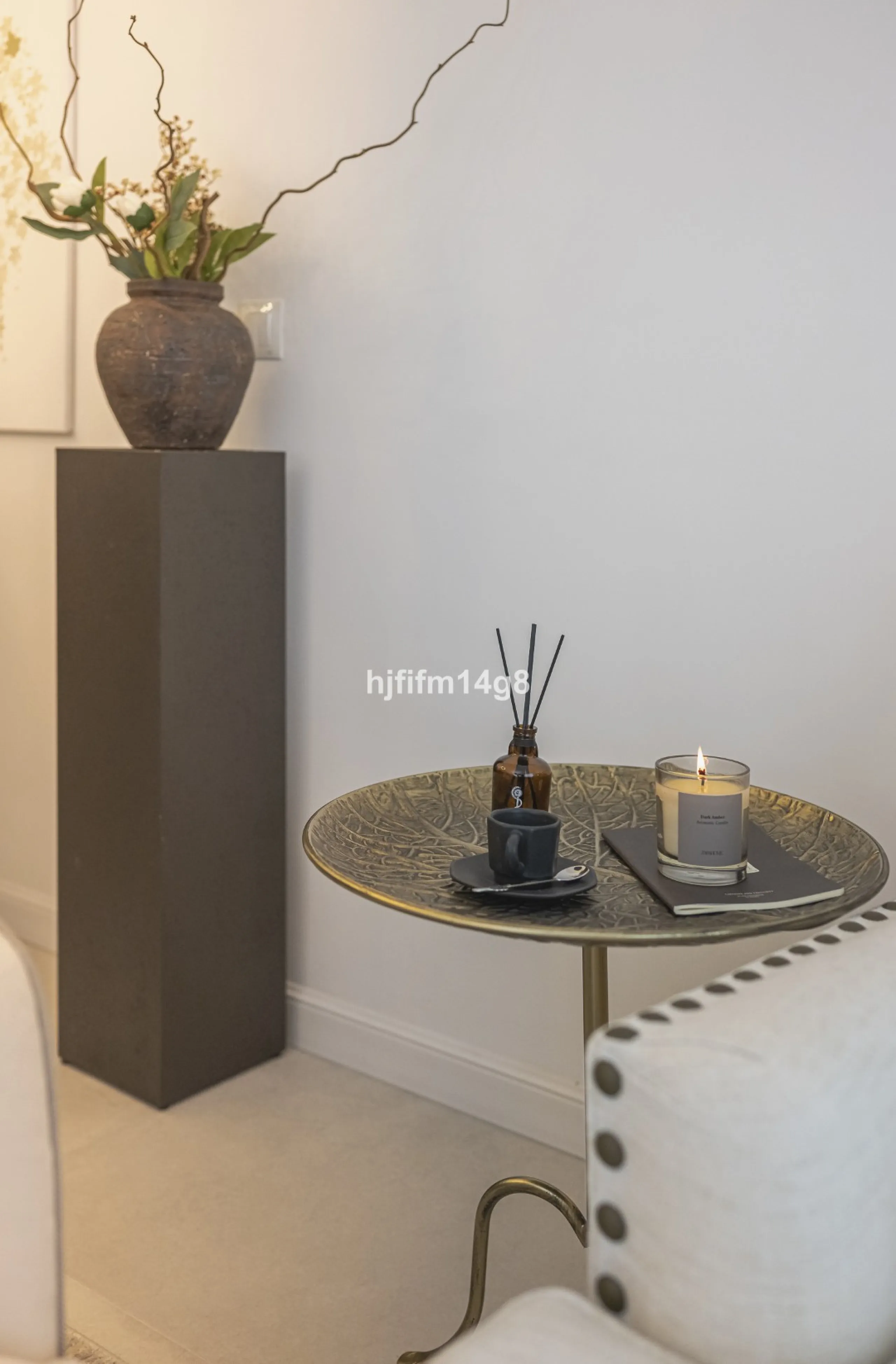 We are delighted to present this stunning, fully refurbished 4-bedroom townhouse located in the sought-after San Javier urbanisation in Nueva Andalucía, within the prestigious Marbella area. Set in a charming and very intimate residential community of jus