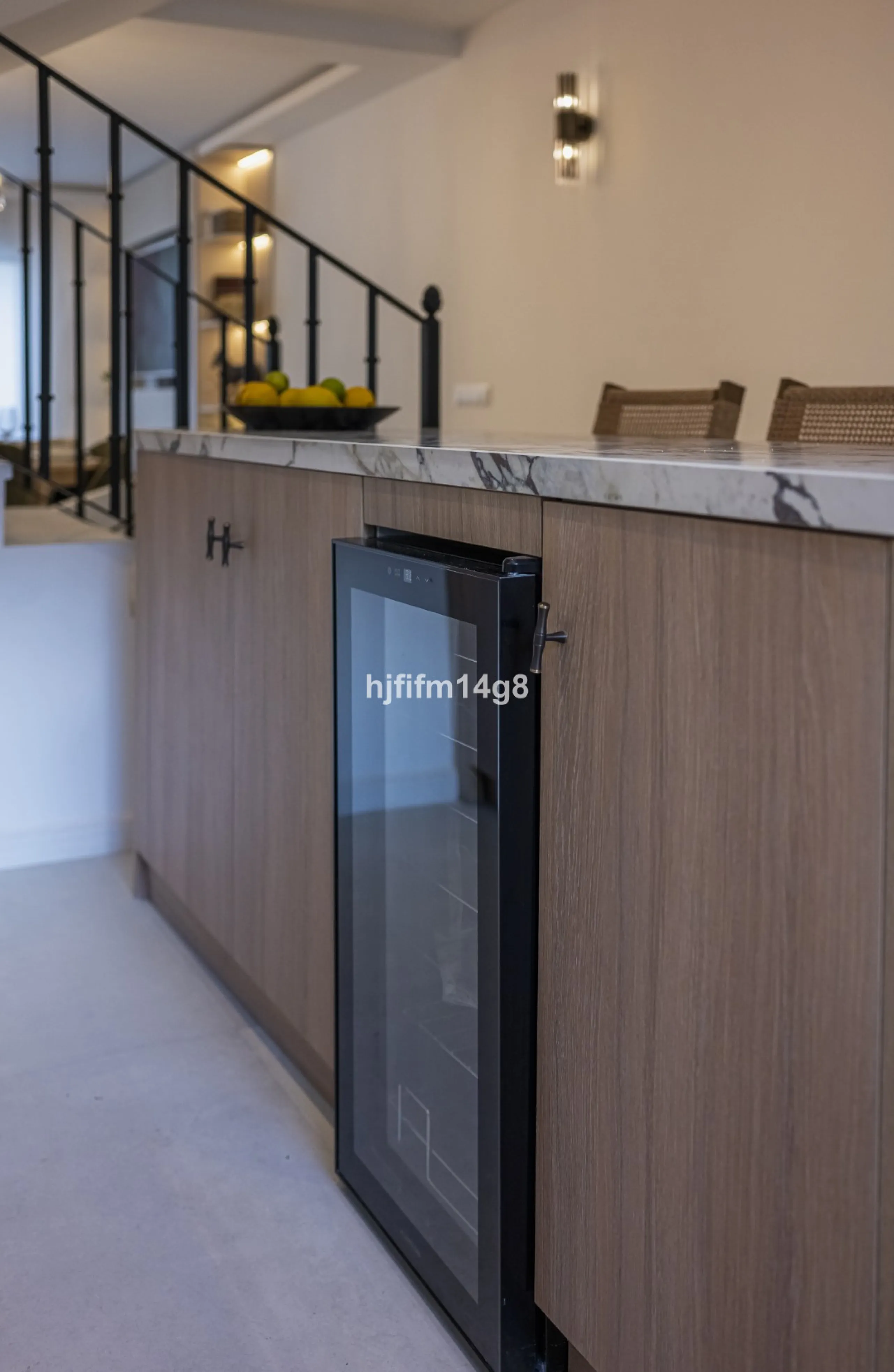 We are delighted to present this stunning, fully refurbished 4-bedroom townhouse located in the sought-after San Javier urbanisation in Nueva Andalucía, within the prestigious Marbella area. Set in a charming and very intimate residential community of jus
