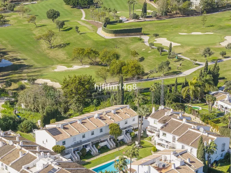 We are delighted to present this stunning, fully refurbished 4-bedroom townhouse located in the sought-after San Javier urbanisation in Nueva Andalucía, within the prestigious Marbella area. Set in a charming and very intimate residential community of jus