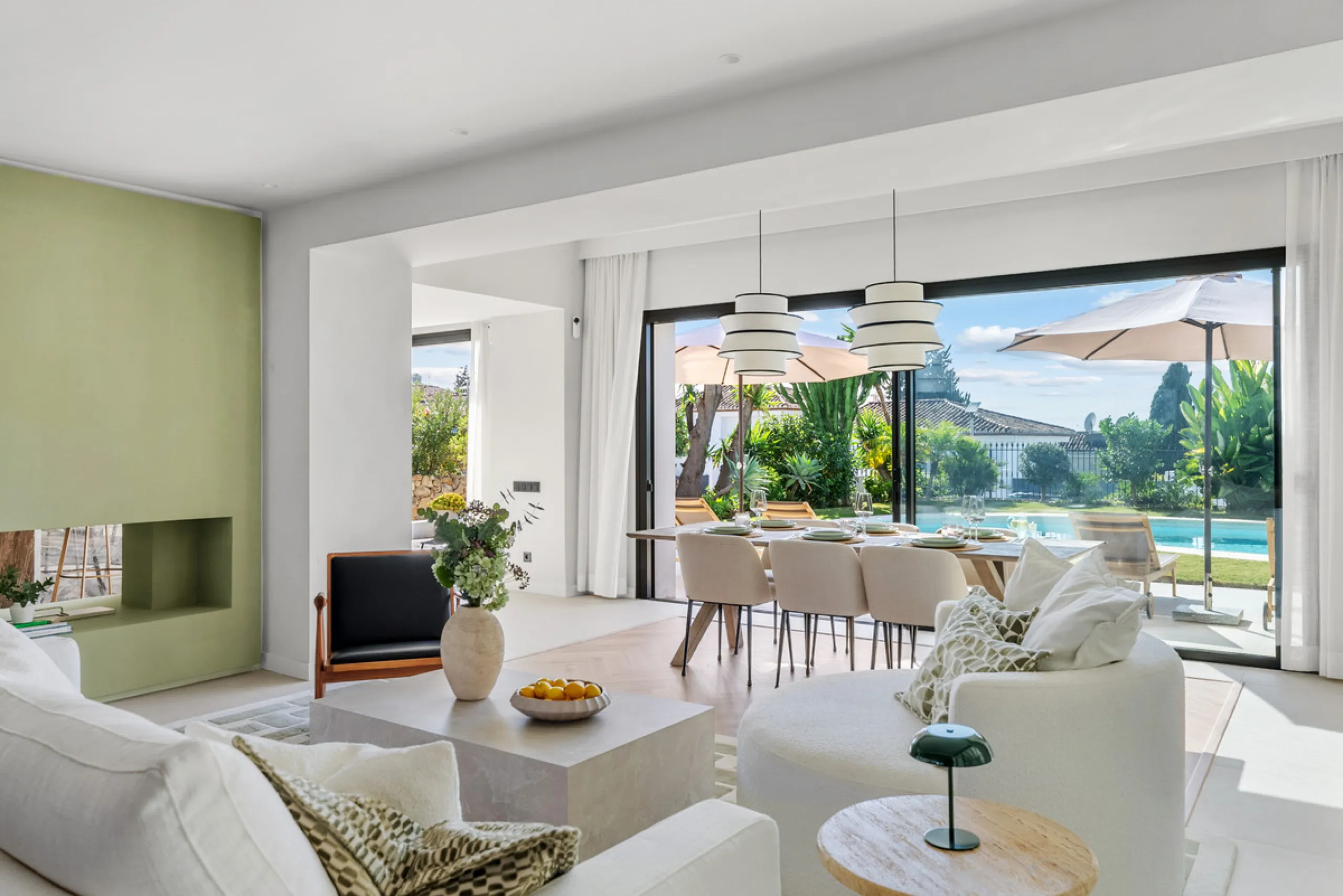 Nestled in the heart of Nueva Andalucía, Villa Vanessa is a stunning Scandinavian-style villa where modern elegance meets timeless design. Benefiting from an ideal southwest orientation, the villa enjoys all-day sunlight and unobstructed panoramic views o