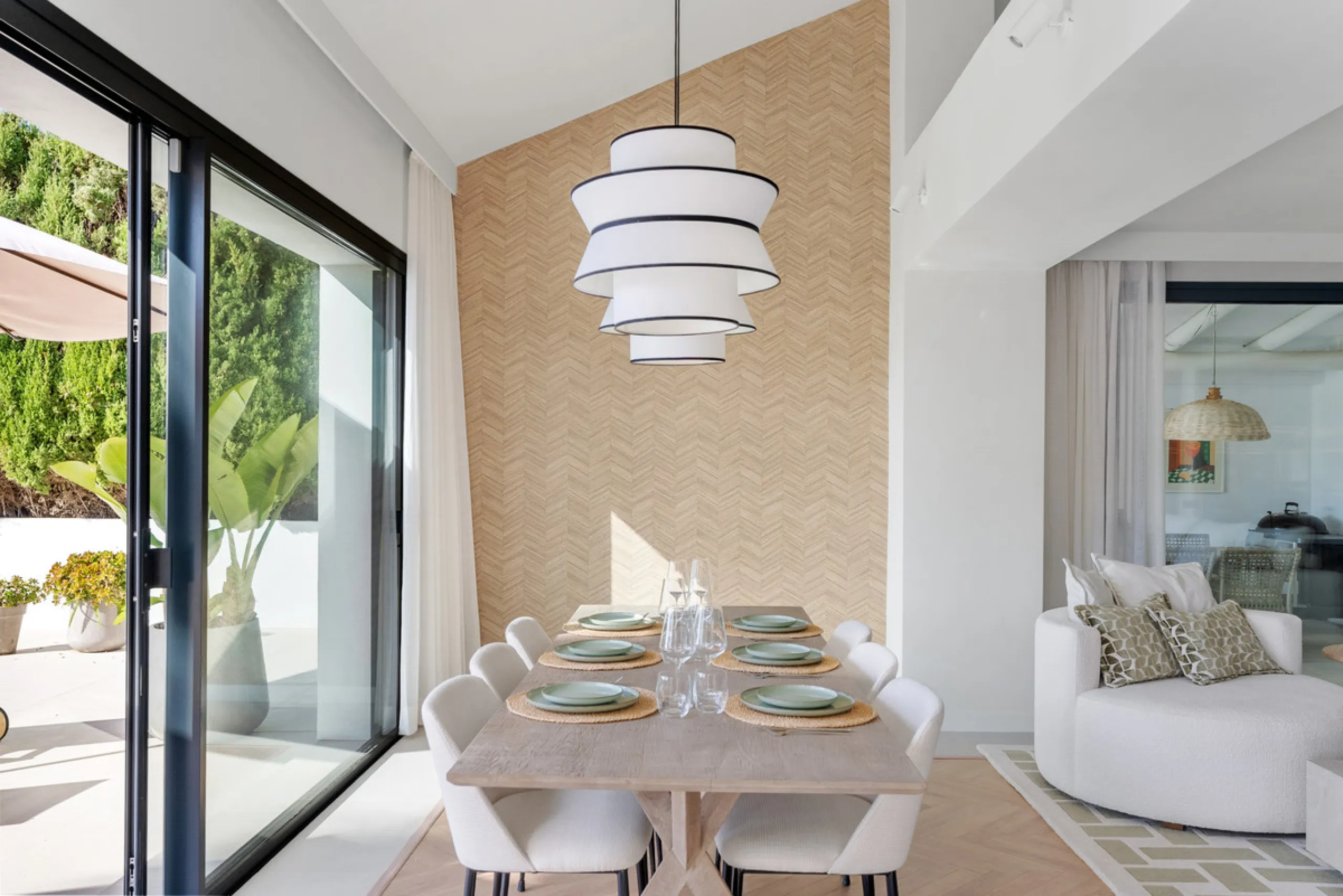 Nestled in the heart of Nueva Andalucía, Villa Vanessa is a stunning Scandinavian-style villa where modern elegance meets timeless design. Benefiting from an ideal southwest orientation, the villa enjoys all-day sunlight and unobstructed panoramic views o