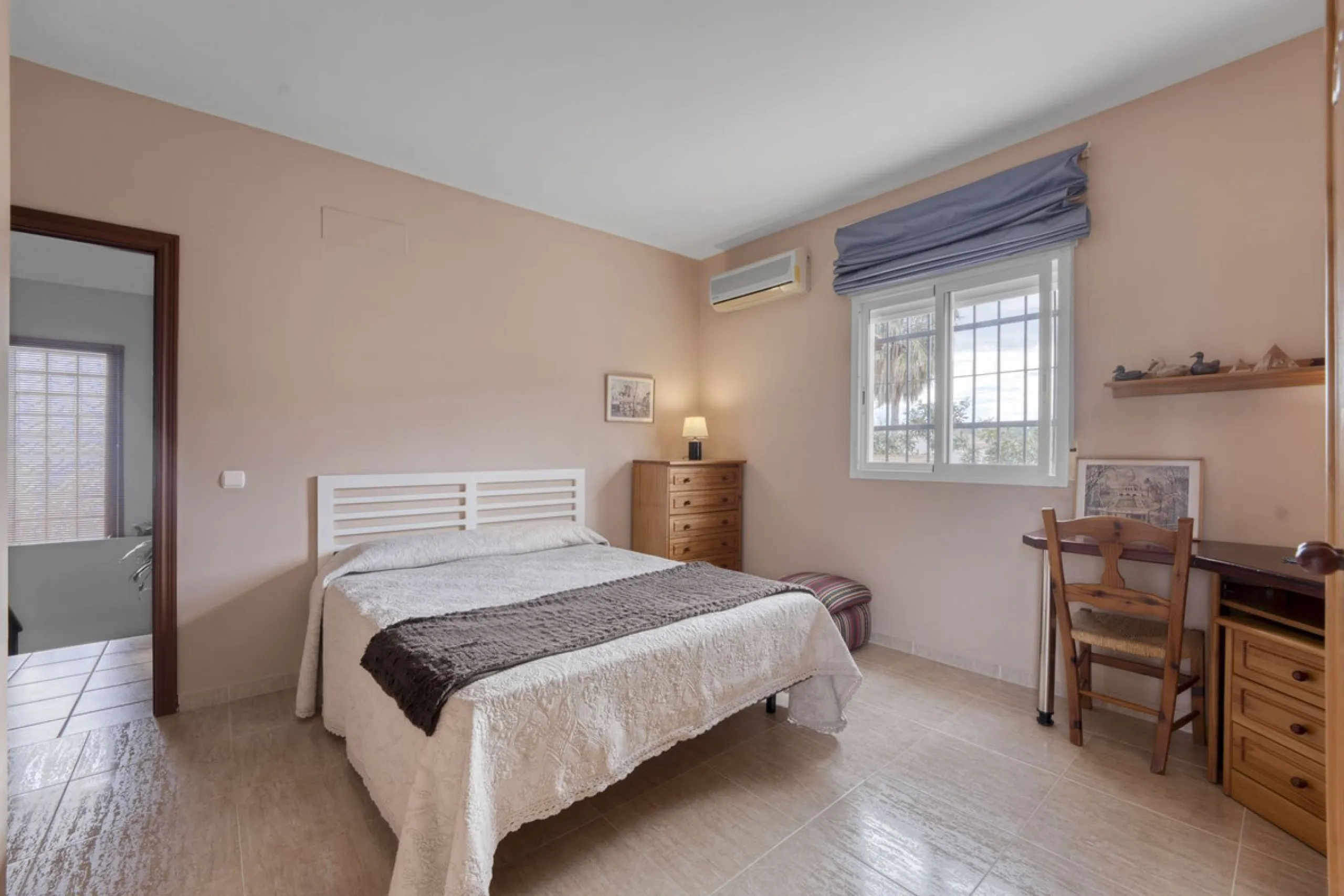 Diese beeindruckende Villa mit Aussicht – der ideale Rückzugsort für Ihre Familie