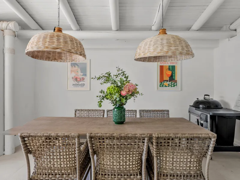 Nestled in the heart of Nueva Andalucía, Villa Vanessa is a stunning Scandinavian-style villa where modern elegance meets timeless design. Benefiting from an ideal southwest orientation, the villa enjoys all-day sunlight and unobstructed panoramic views o