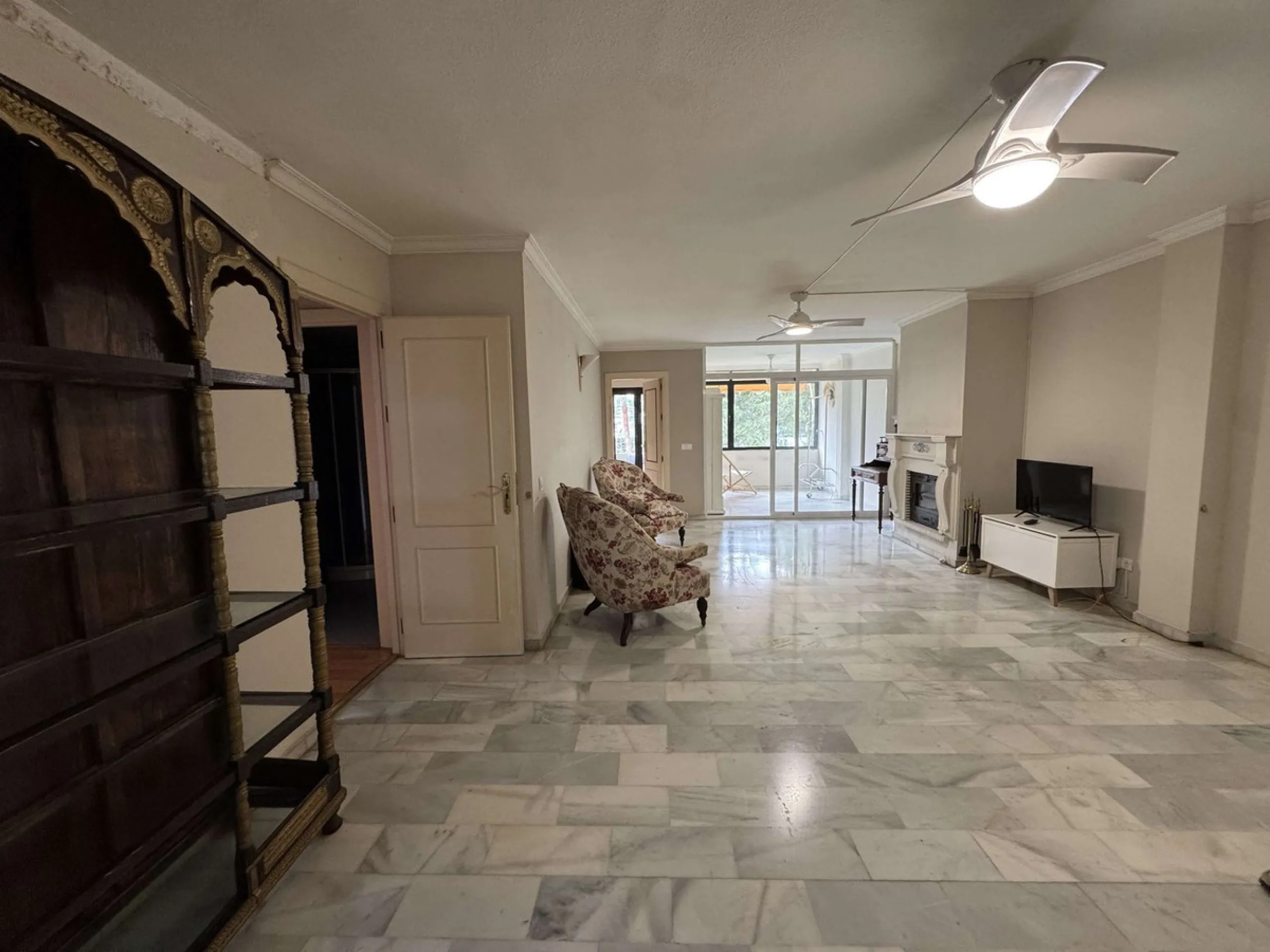 Apartment - Middle Floor Apartment в продаже в Marbella, Málaga. В доме 3 спален и 2 ванных комнат. Площадь дома 120 м²