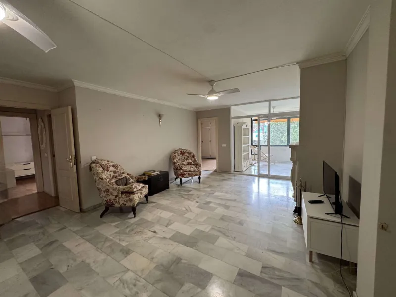 Apartment - Middle Floor Apartment в продаже в Marbella, Málaga. В доме 3 спален и 2 ванных комнат. Площадь дома 120 м²