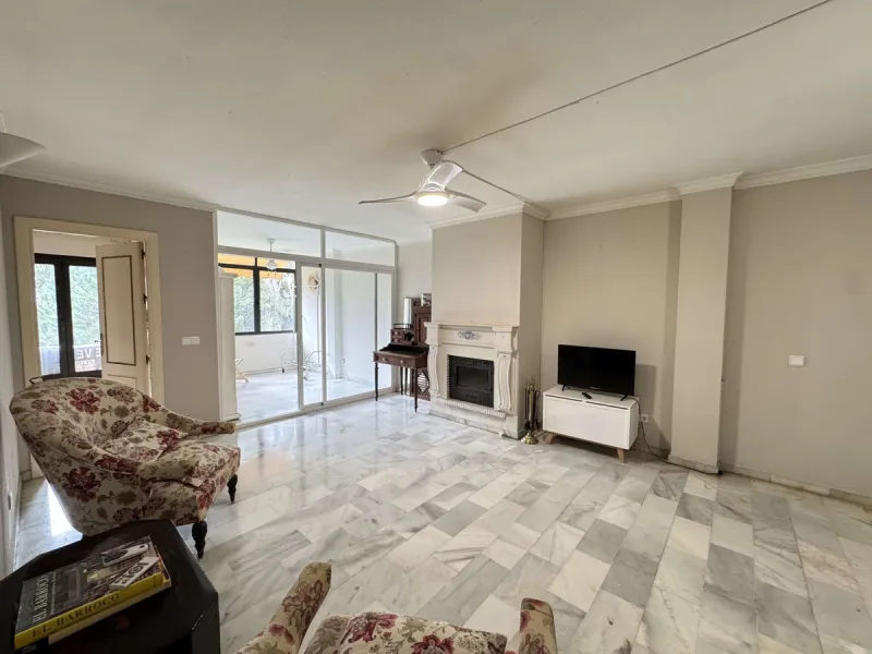 Apartment - Middle Floor Apartment в продаже в Marbella, Málaga. В доме 3 спален и 2 ванных комнат. Площадь дома 120 м²
