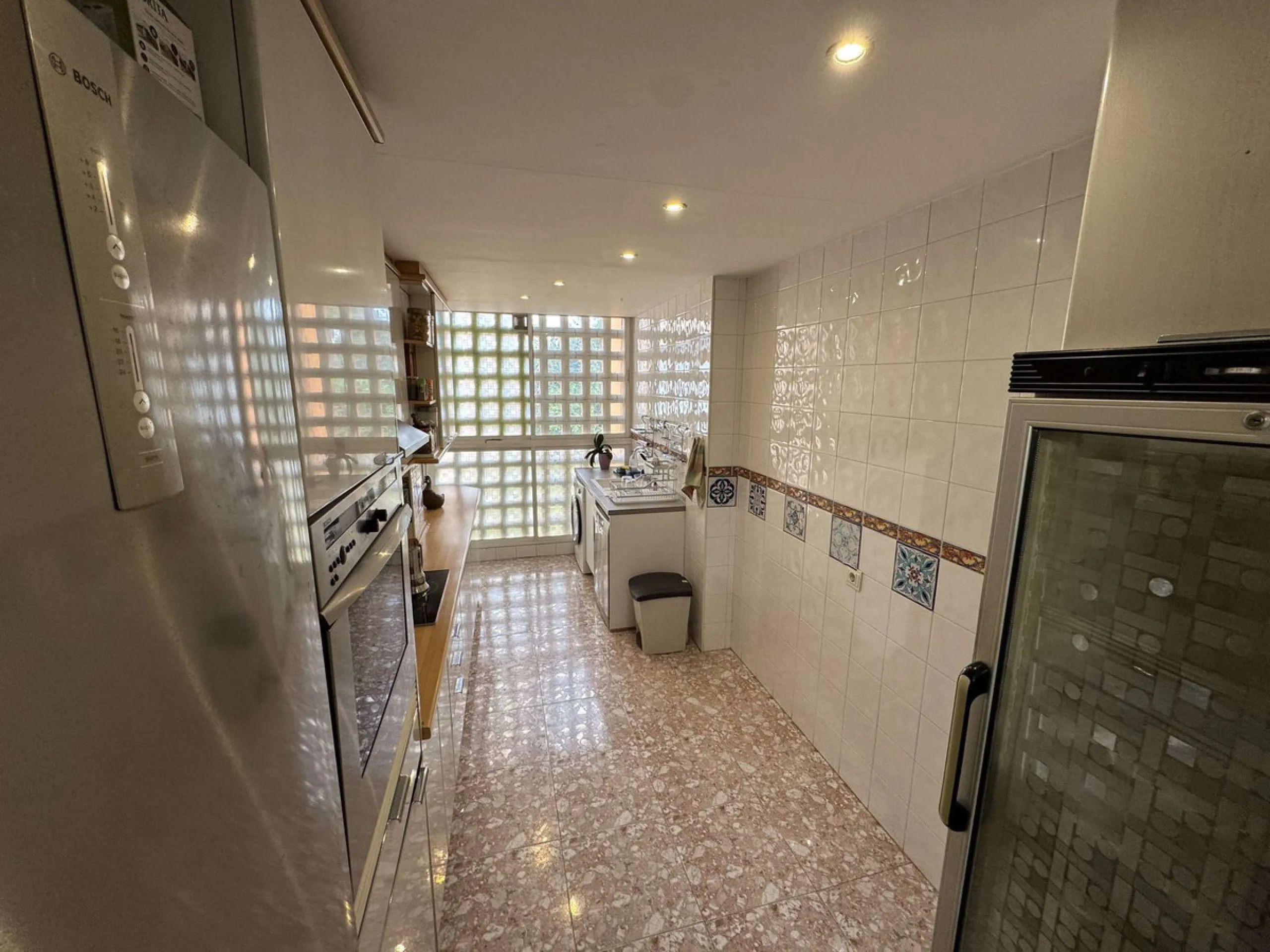Apartment - Middle Floor Apartment в продаже в Marbella, Málaga. В доме 3 спален и 2 ванных комнат. Площадь дома 120 м²