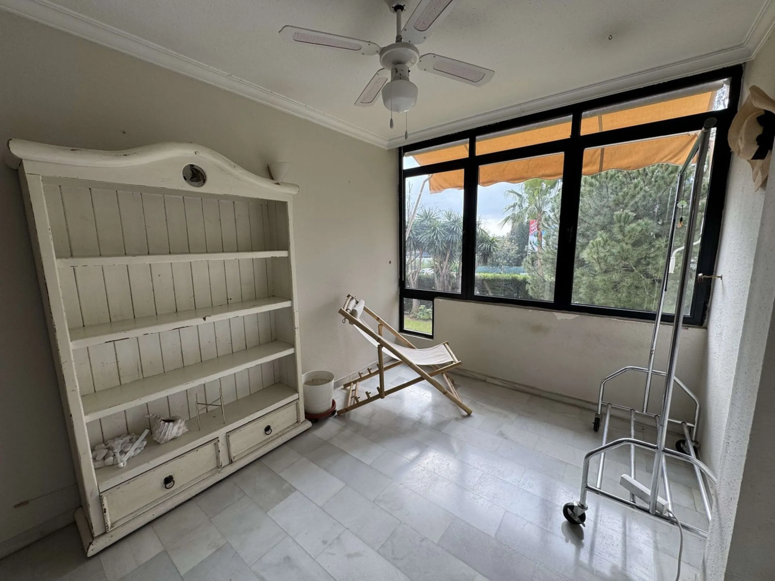 Apartment - Middle Floor Apartment в продаже в Marbella, Málaga. В доме 3 спален и 2 ванных комнат. Площадь дома 120 м²
