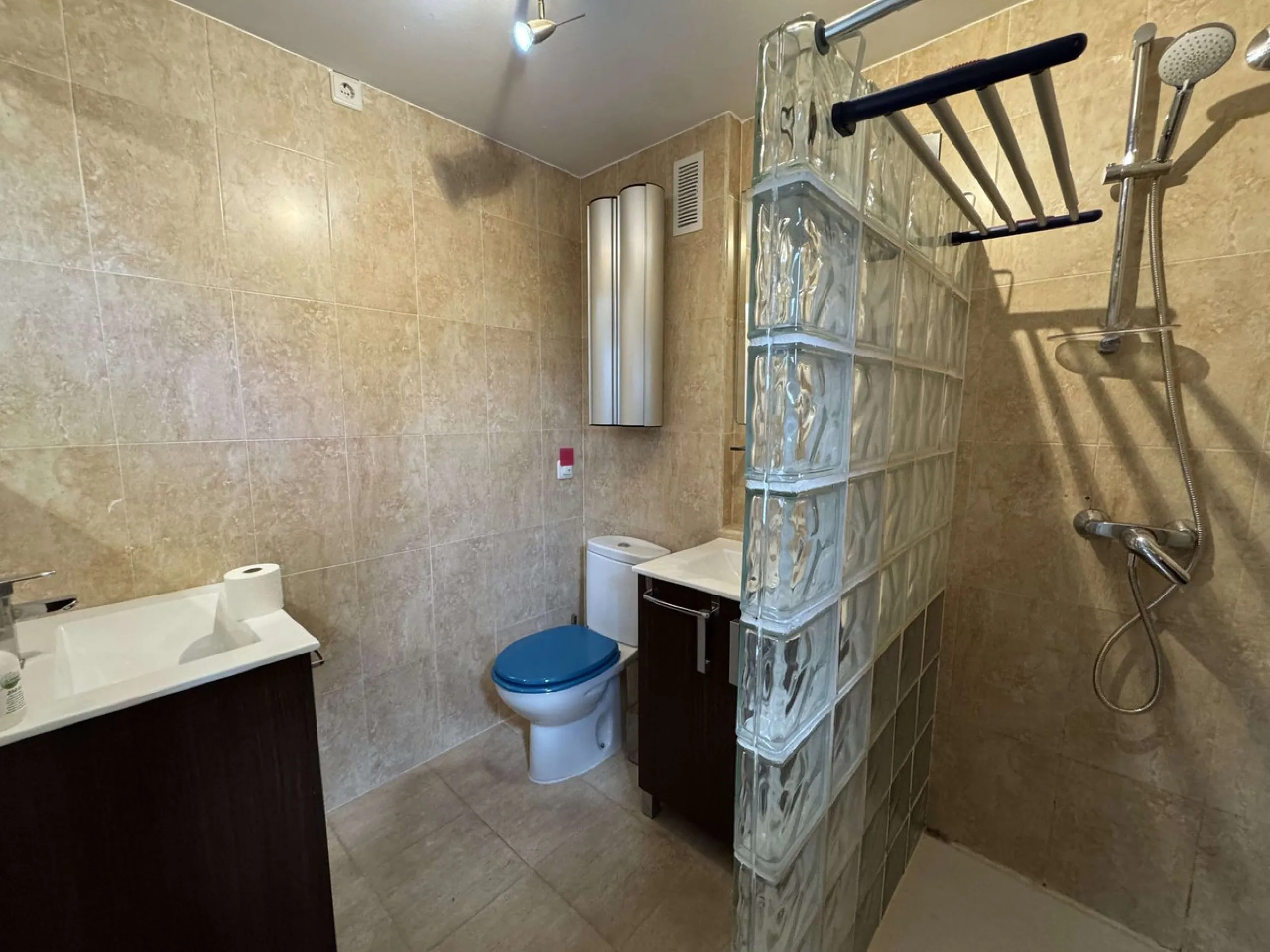 Apartment - Middle Floor Apartment в продаже в Marbella, Málaga. В доме 3 спален и 2 ванных комнат. Площадь дома 120 м²