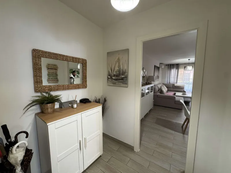Beautiful ground floor apartment for sale, recently renovated, very bright and spacious, ready to move into, located in one of the most sought-after areas of Marbella, just a few metres from the town centre and close to all amenities.