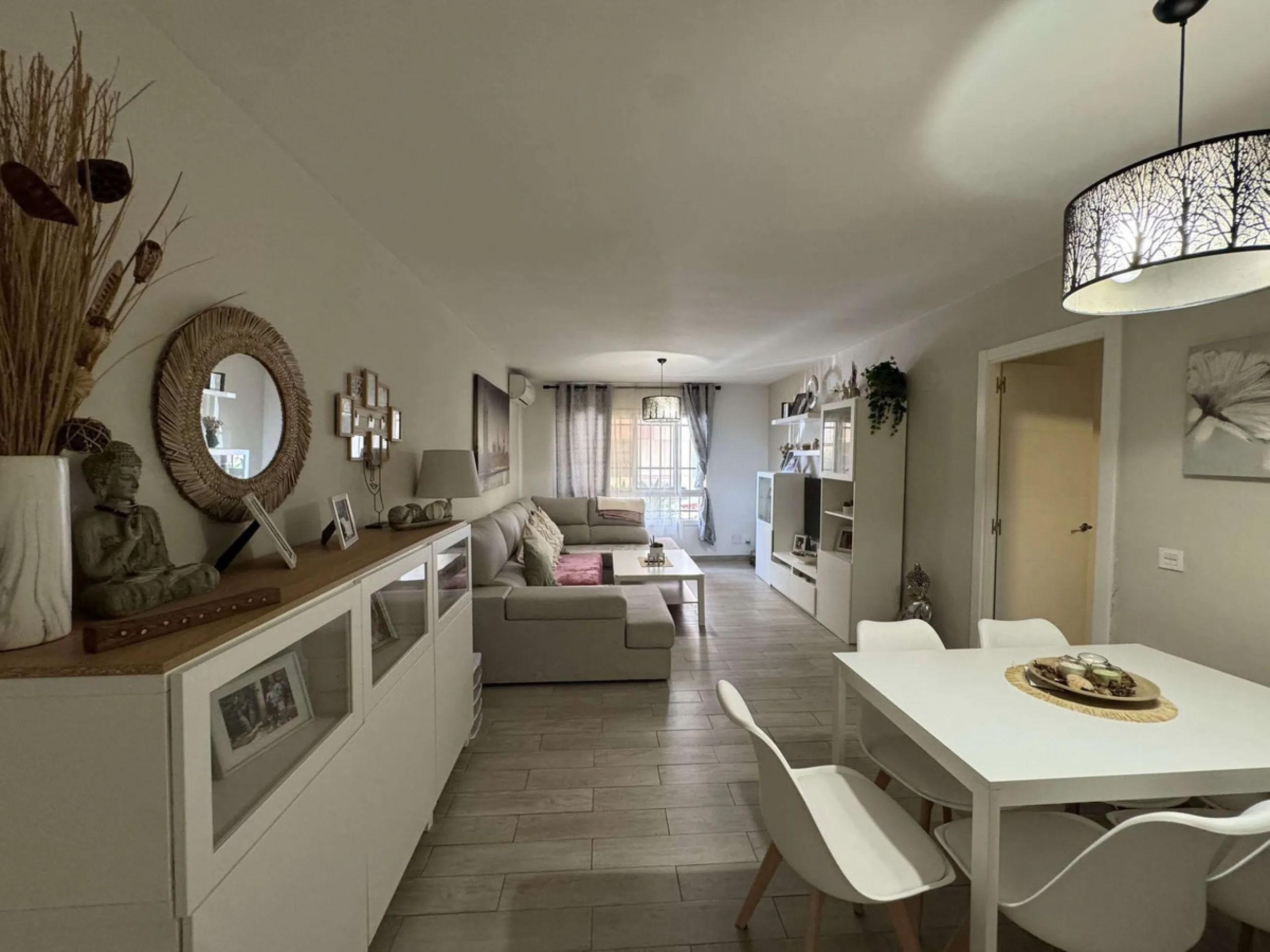 Beautiful ground floor apartment for sale, recently renovated, very bright and spacious, ready to move into, located in one of the most sought-after areas of Marbella, just a few metres from the town centre and close to all amenities.
