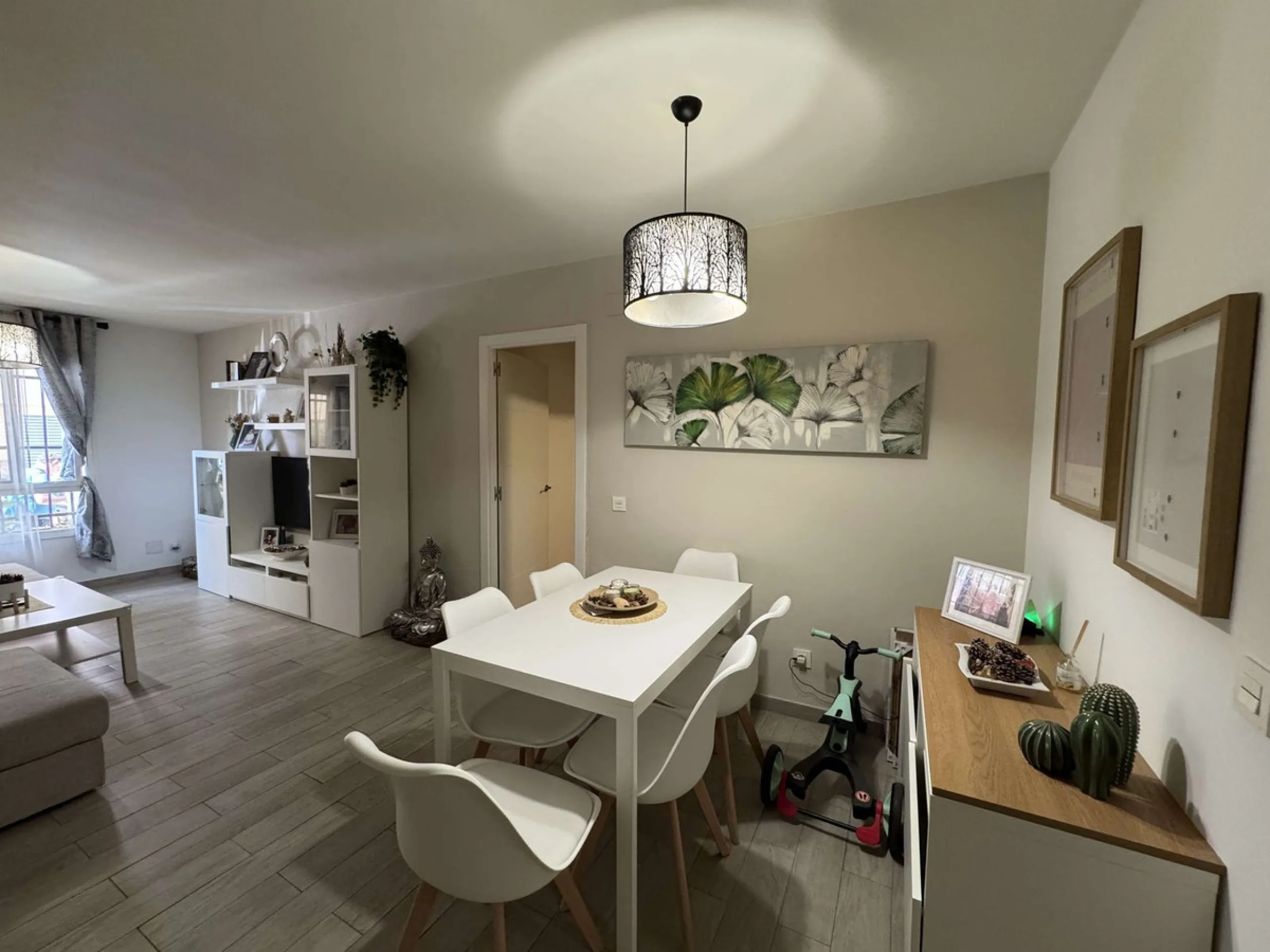 Beautiful ground floor apartment for sale, recently renovated, very bright and spacious, ready to move into, located in one of the most sought-after areas of Marbella, just a few metres from the town centre and close to all amenities.
