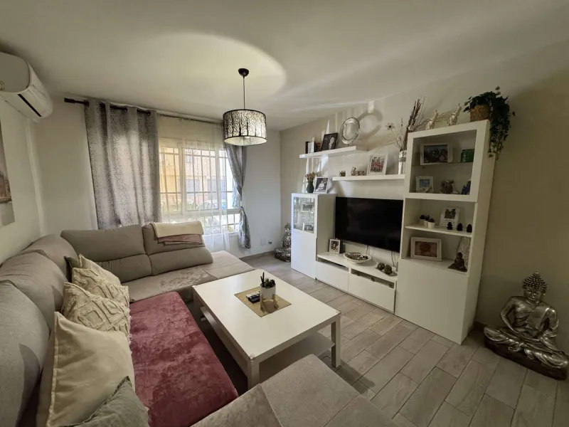 Beautiful ground floor apartment for sale, recently renovated, very bright and spacious, ready to move into, located in one of the most sought-after areas of Marbella, just a few metres from the town centre and close to all amenities.