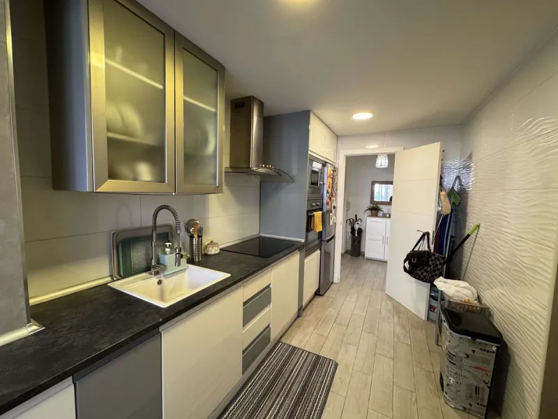 Beautiful ground floor apartment for sale, recently renovated, very bright and spacious, ready to move into, located in one of the most sought-after areas of Marbella, just a few metres from the town centre and close to all amenities.