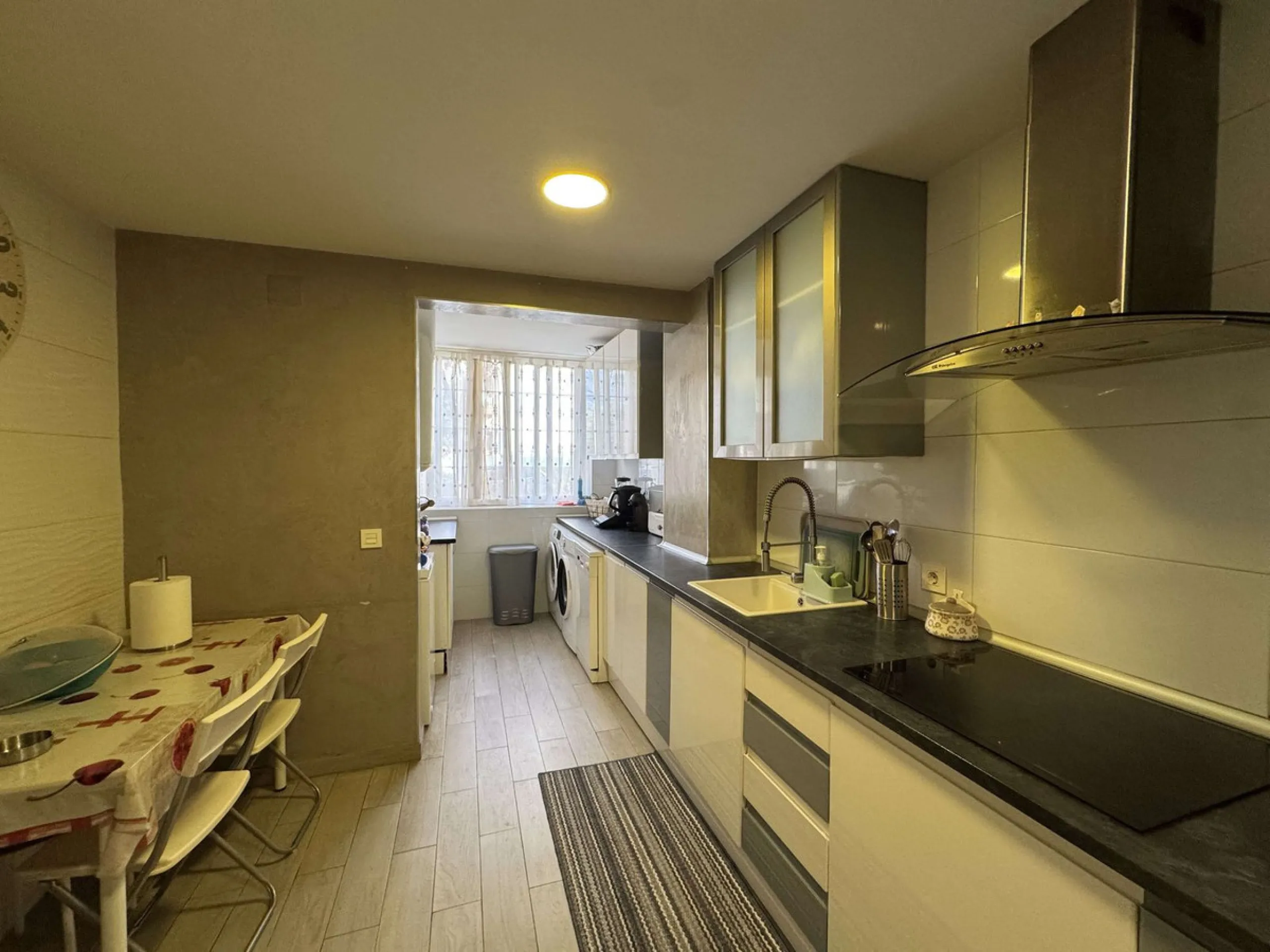 Beautiful ground floor apartment for sale, recently renovated, very bright and spacious, ready to move into, located in one of the most sought-after areas of Marbella, just a few metres from the town centre and close to all amenities.