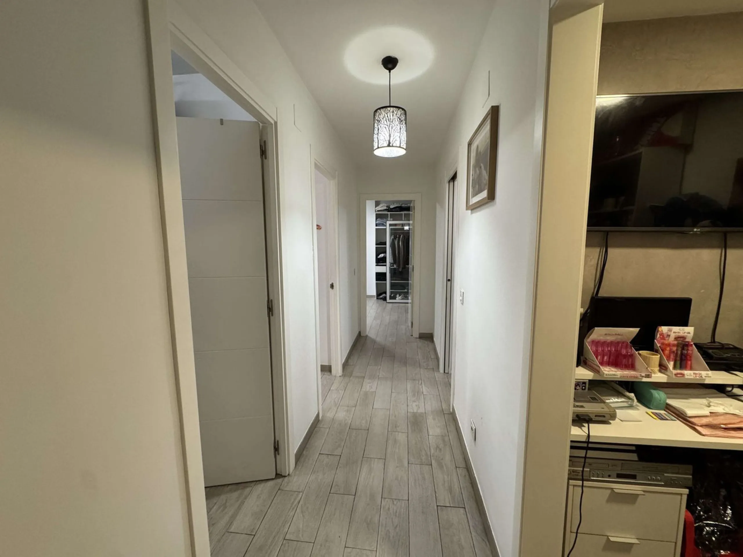 Beautiful ground floor apartment for sale, recently renovated, very bright and spacious, ready to move into, located in one of the most sought-after areas of Marbella, just a few metres from the town centre and close to all amenities.