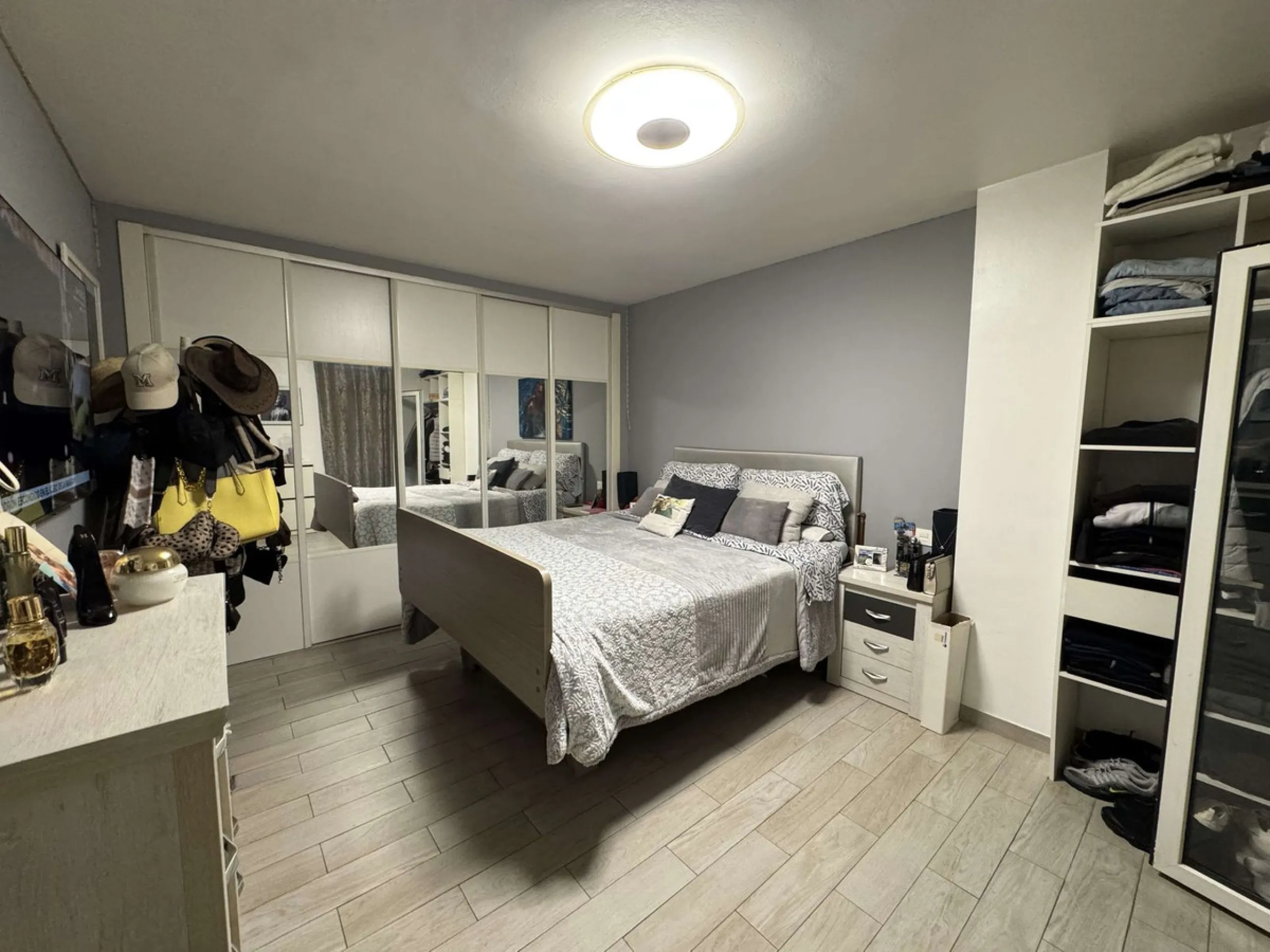 Beautiful ground floor apartment for sale, recently renovated, very bright and spacious, ready to move into, located in one of the most sought-after areas of Marbella, just a few metres from the town centre and close to all amenities.