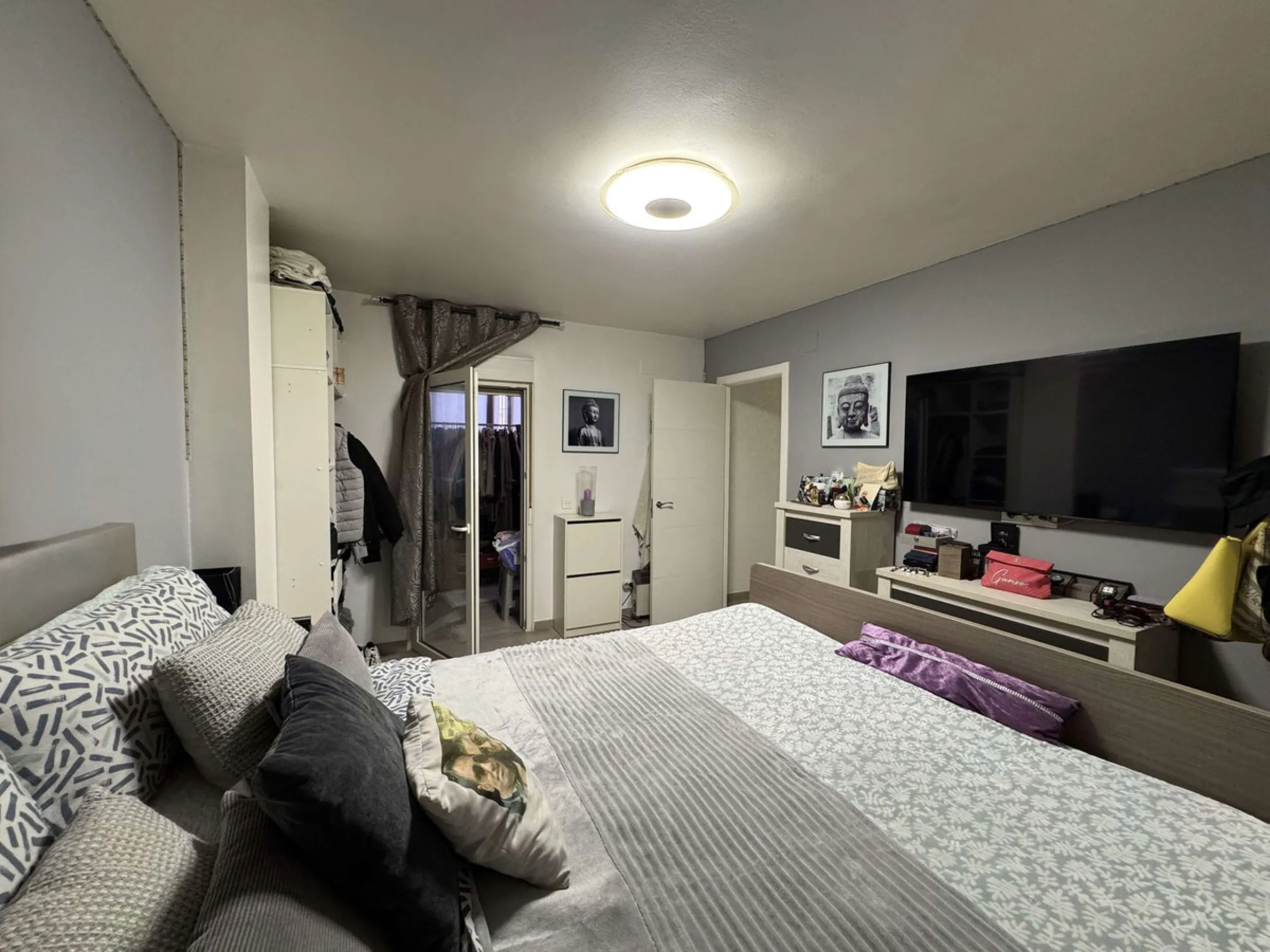 Beautiful ground floor apartment for sale, recently renovated, very bright and spacious, ready to move into, located in one of the most sought-after areas of Marbella, just a few metres from the town centre and close to all amenities.
