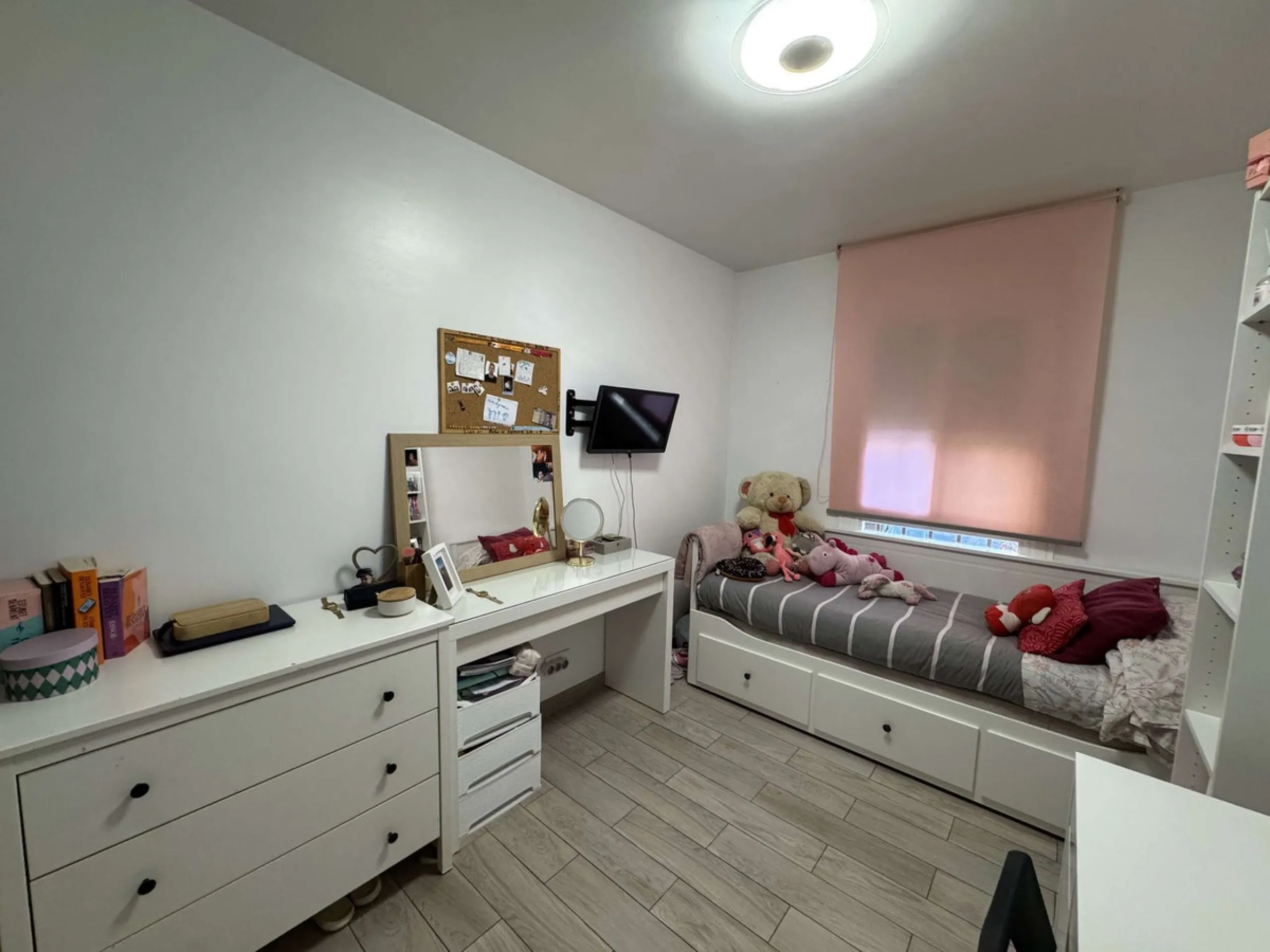 Beautiful ground floor apartment for sale, recently renovated, very bright and spacious, ready to move into, located in one of the most sought-after areas of Marbella, just a few metres from the town centre and close to all amenities.