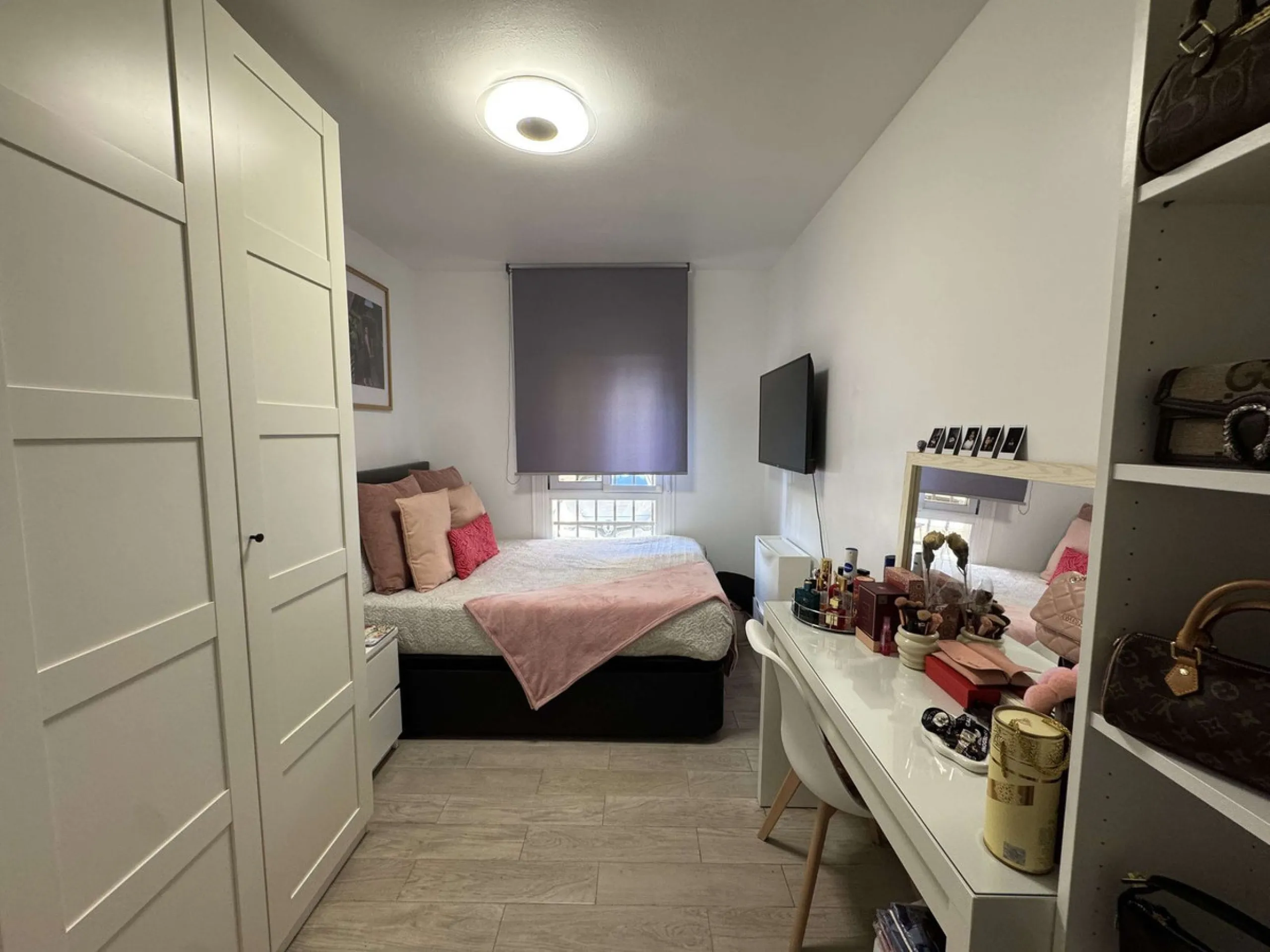 Beautiful ground floor apartment for sale, recently renovated, very bright and spacious, ready to move into, located in one of the most sought-after areas of Marbella, just a few metres from the town centre and close to all amenities.