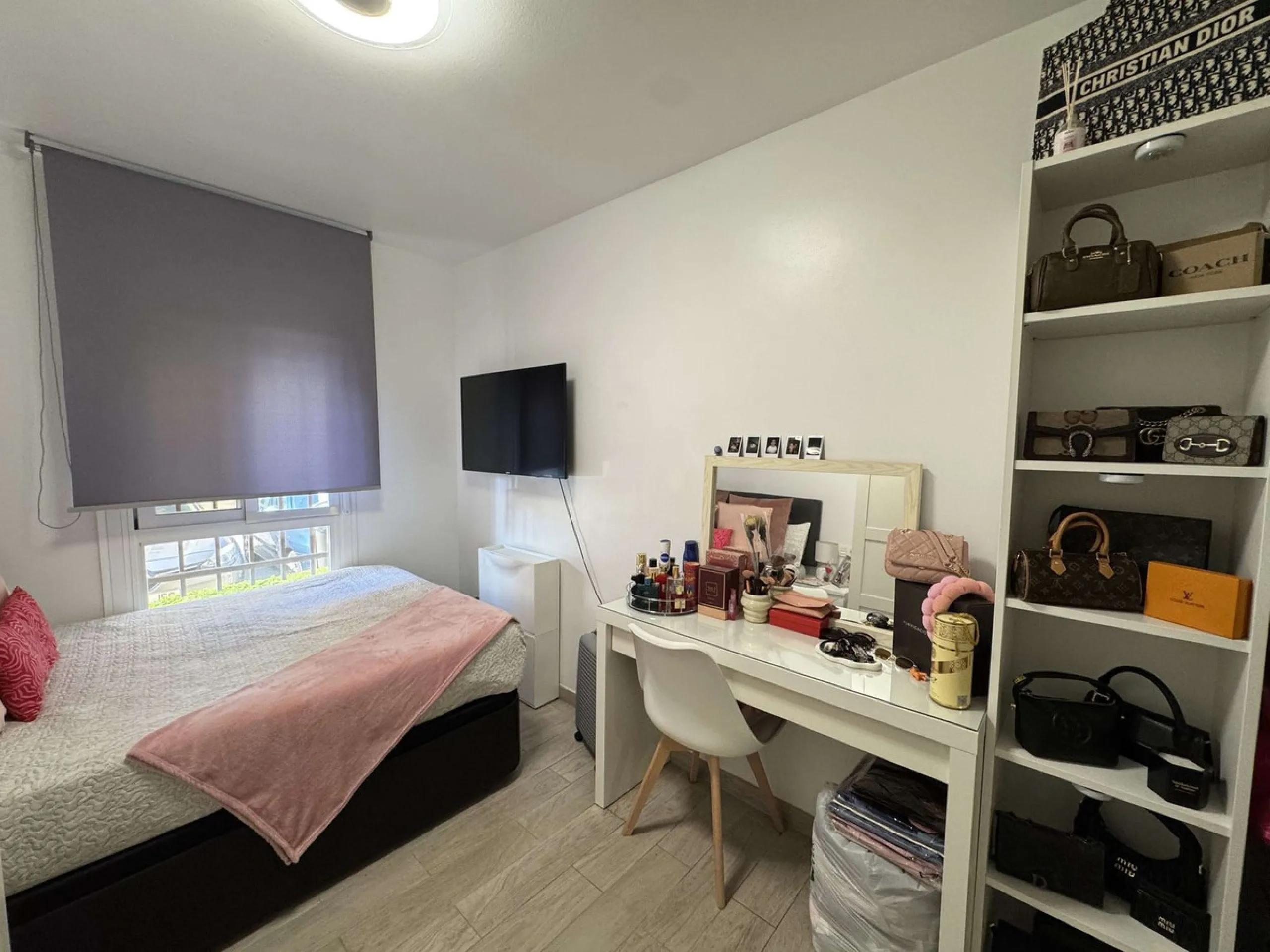 Beautiful ground floor apartment for sale, recently renovated, very bright and spacious, ready to move into, located in one of the most sought-after areas of Marbella, just a few metres from the town centre and close to all amenities.