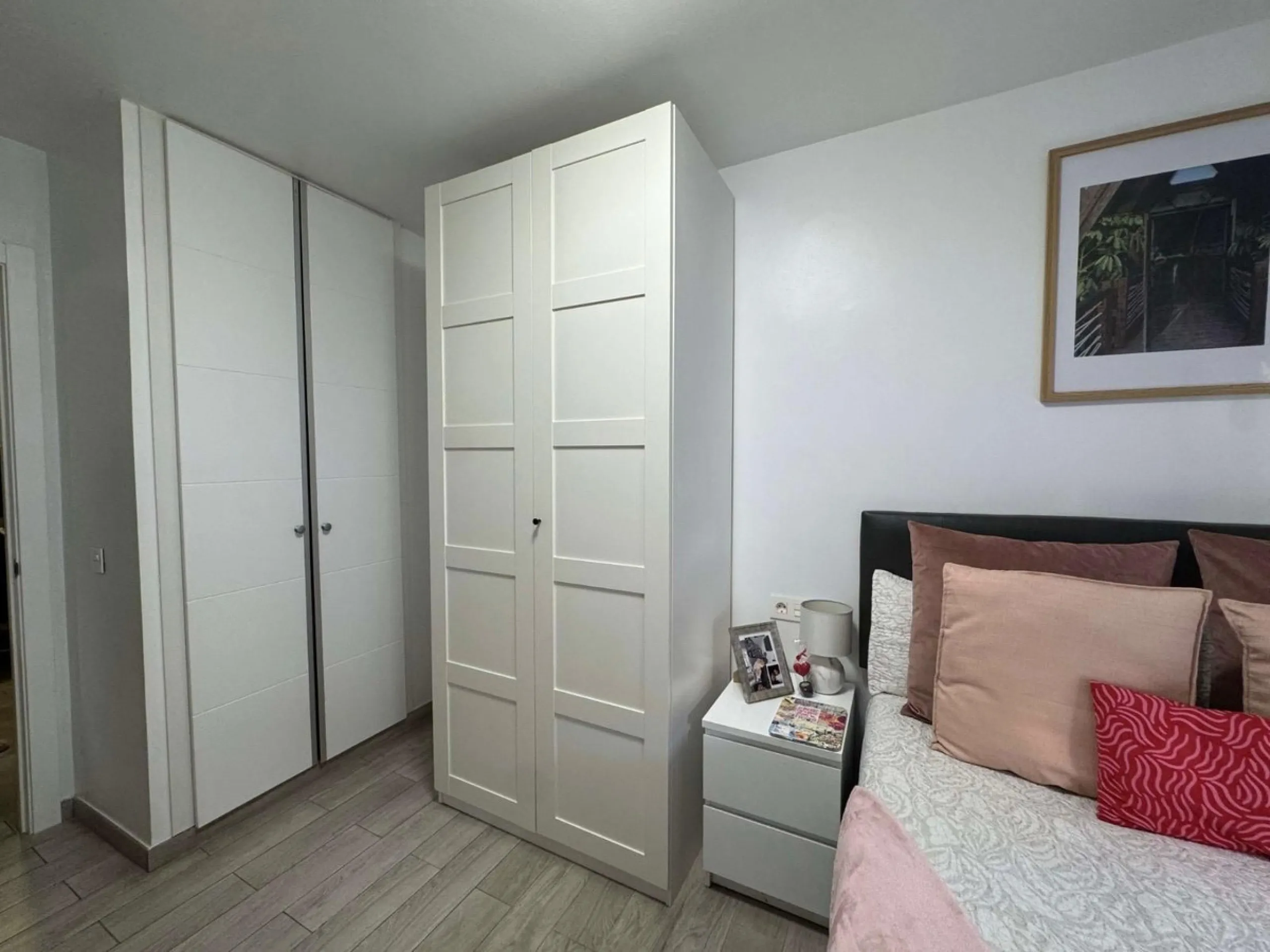 Beautiful ground floor apartment for sale, recently renovated, very bright and spacious, ready to move into, located in one of the most sought-after areas of Marbella, just a few metres from the town centre and close to all amenities.