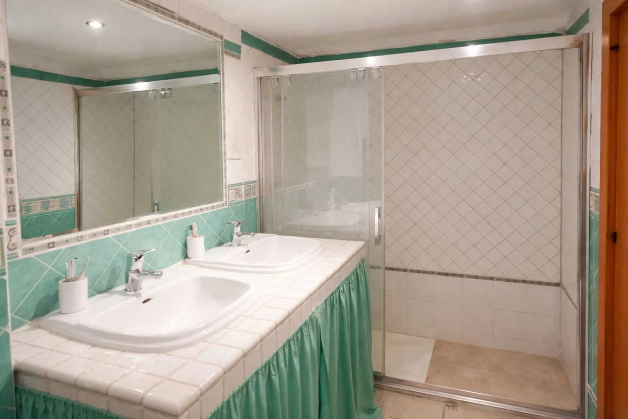 Elegant flat with great potential in Parque San Enrique – Marbella