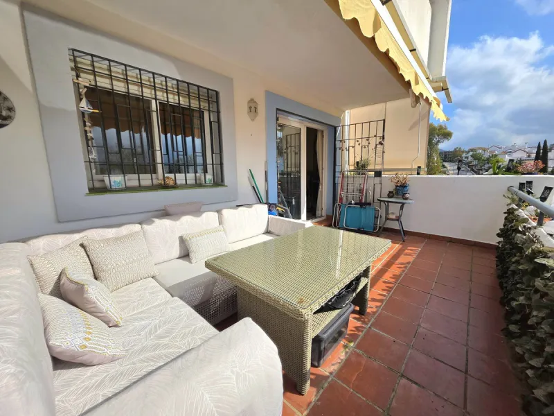 This bargain apartment is located in the highly sought after area of Aloha, Nueva Andalucia, close to schools, golf and amenities. Having a south facing orientation allows this first floor apartment to offer beautiful open views across the golf valley and