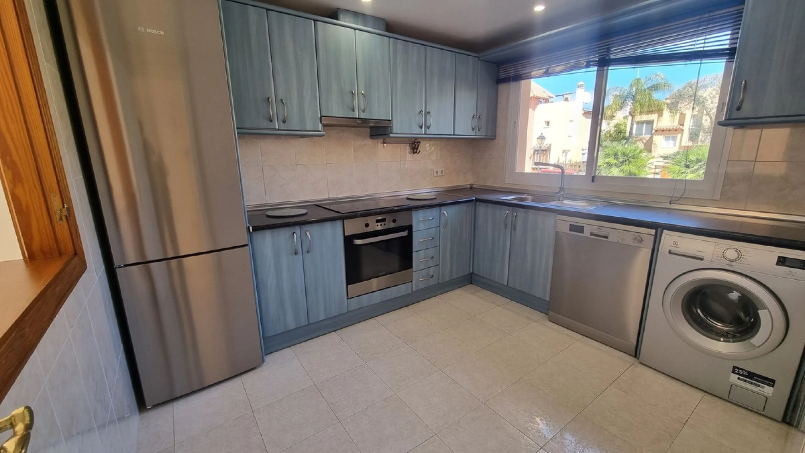 House - Townhouse в продаже в Marbella, Málaga. В доме 3 спален и 3 ванных комнат. Площадь дома 209 м²