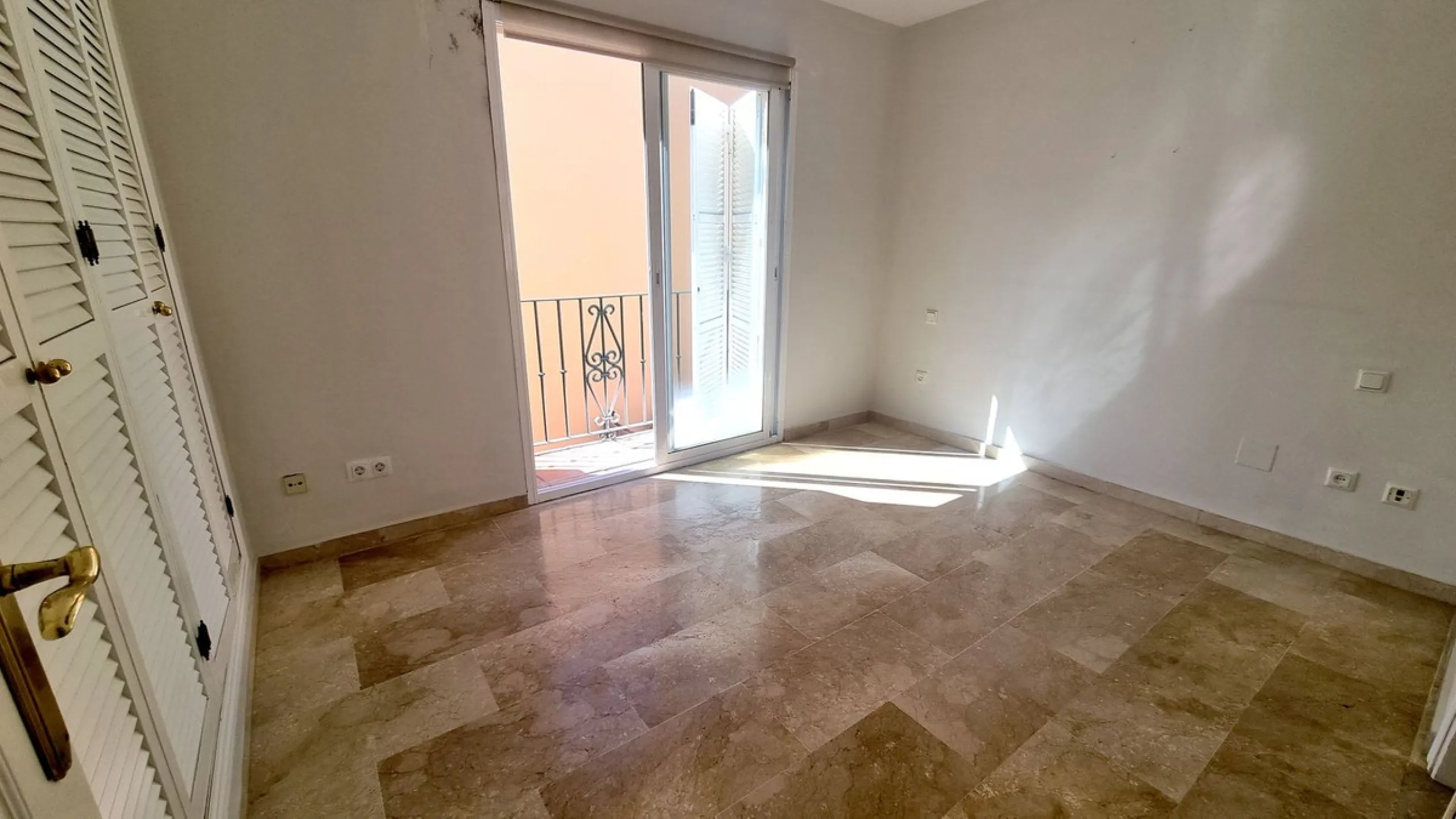 House - Townhouse в продаже в Marbella, Málaga. В доме 3 спален и 3 ванных комнат. Площадь дома 209 м²