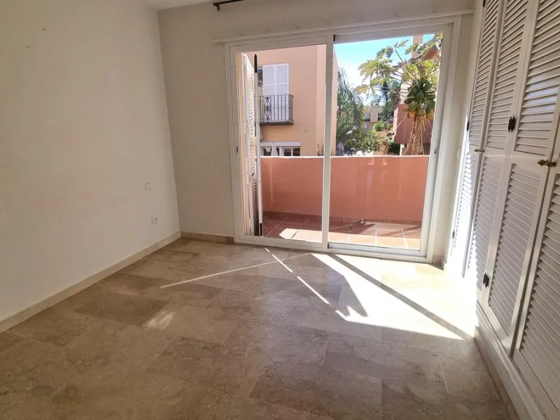 House - Townhouse в продаже в Marbella, Málaga. В доме 3 спален и 3 ванных комнат. Площадь дома 209 м²