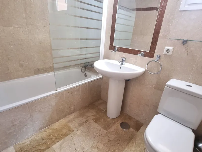 House - Townhouse в продаже в Marbella, Málaga. В доме 3 спален и 3 ванных комнат. Площадь дома 209 м²