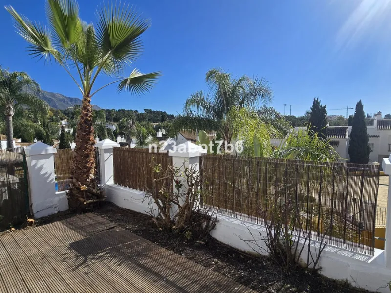 Beautiful two-bedroom, two-bathroom apartment in the heart of Nueva Andalucia, the Marbella's Golf Valley.