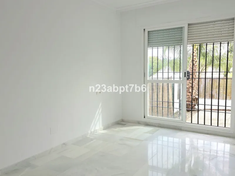 Beautiful two-bedroom, two-bathroom apartment in the heart of Nueva Andalucia, the Marbella's Golf Valley.