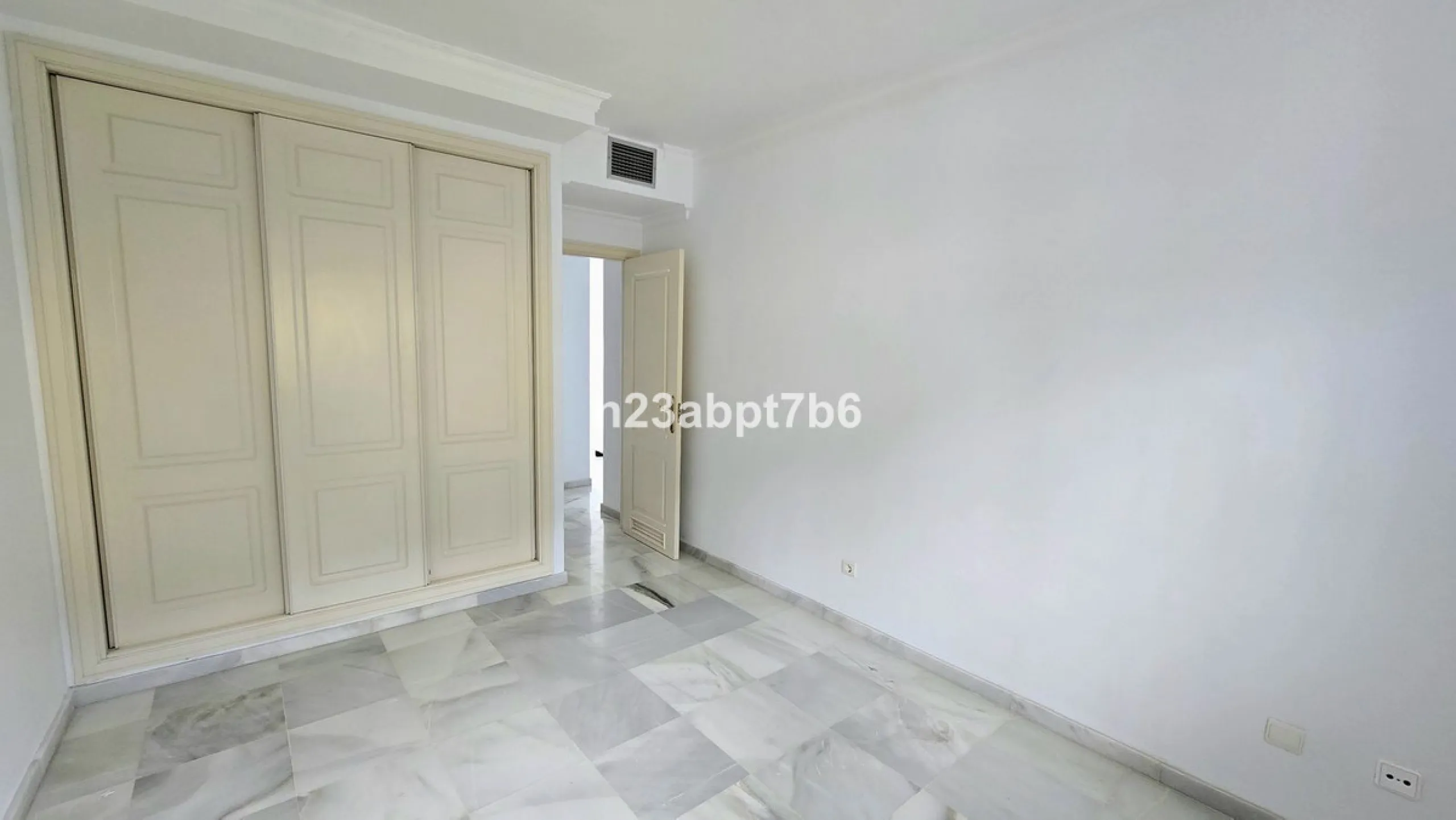 Beautiful two-bedroom, two-bathroom apartment in the heart of Nueva Andalucia, the Marbella's Golf Valley.