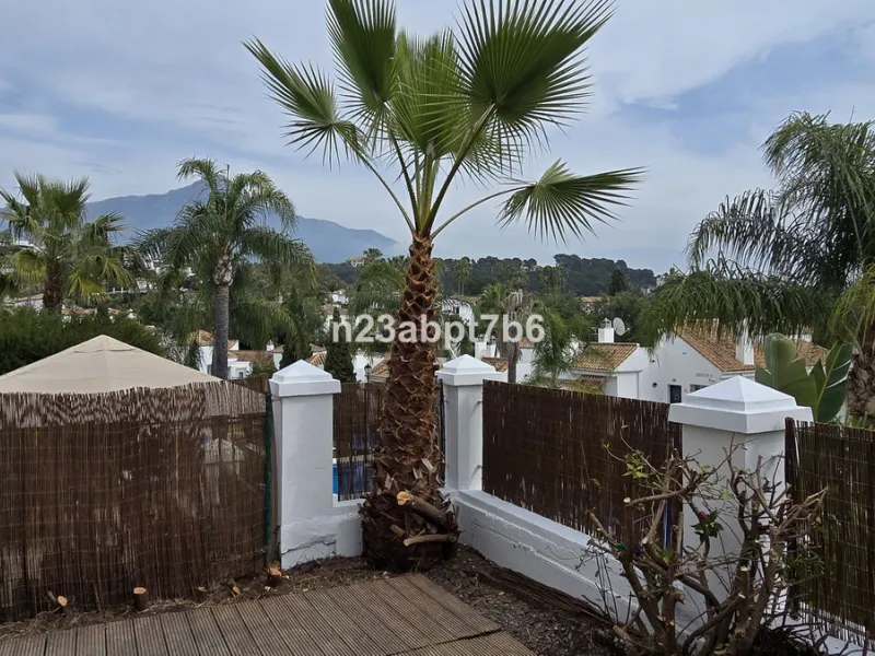 Beautiful two-bedroom, two-bathroom apartment in the heart of Nueva Andalucia, the Marbella's Golf Valley.
