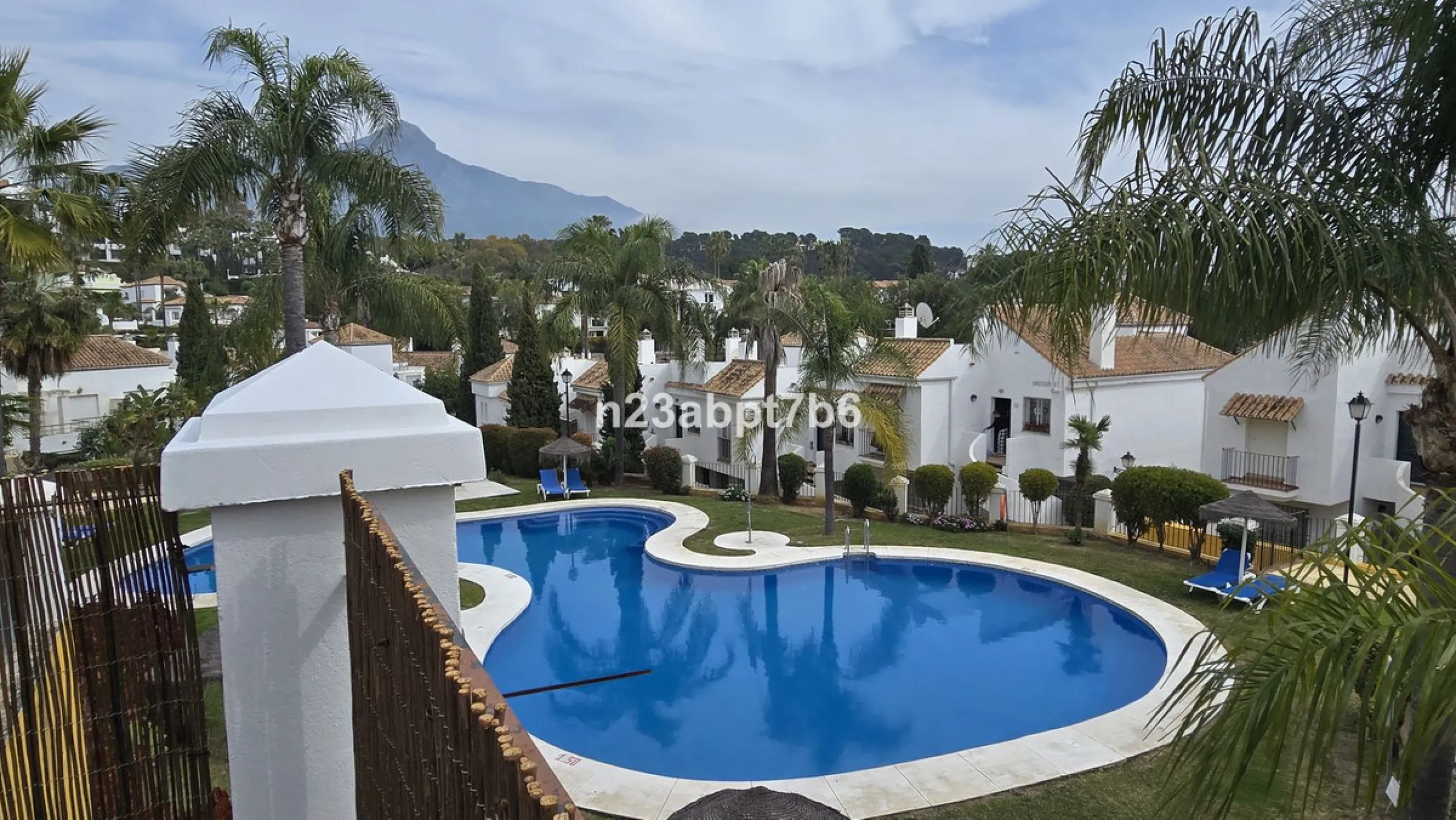 Beautiful two-bedroom, two-bathroom apartment in the heart of Nueva Andalucia, the Marbella's Golf Valley.
