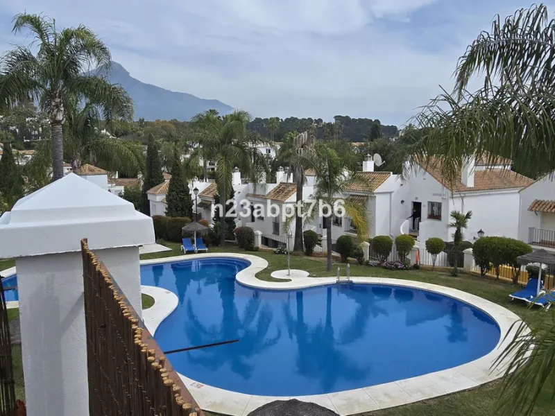 Beautiful two-bedroom, two-bathroom apartment in the heart of Nueva Andalucia, the Marbella's Golf Valley.