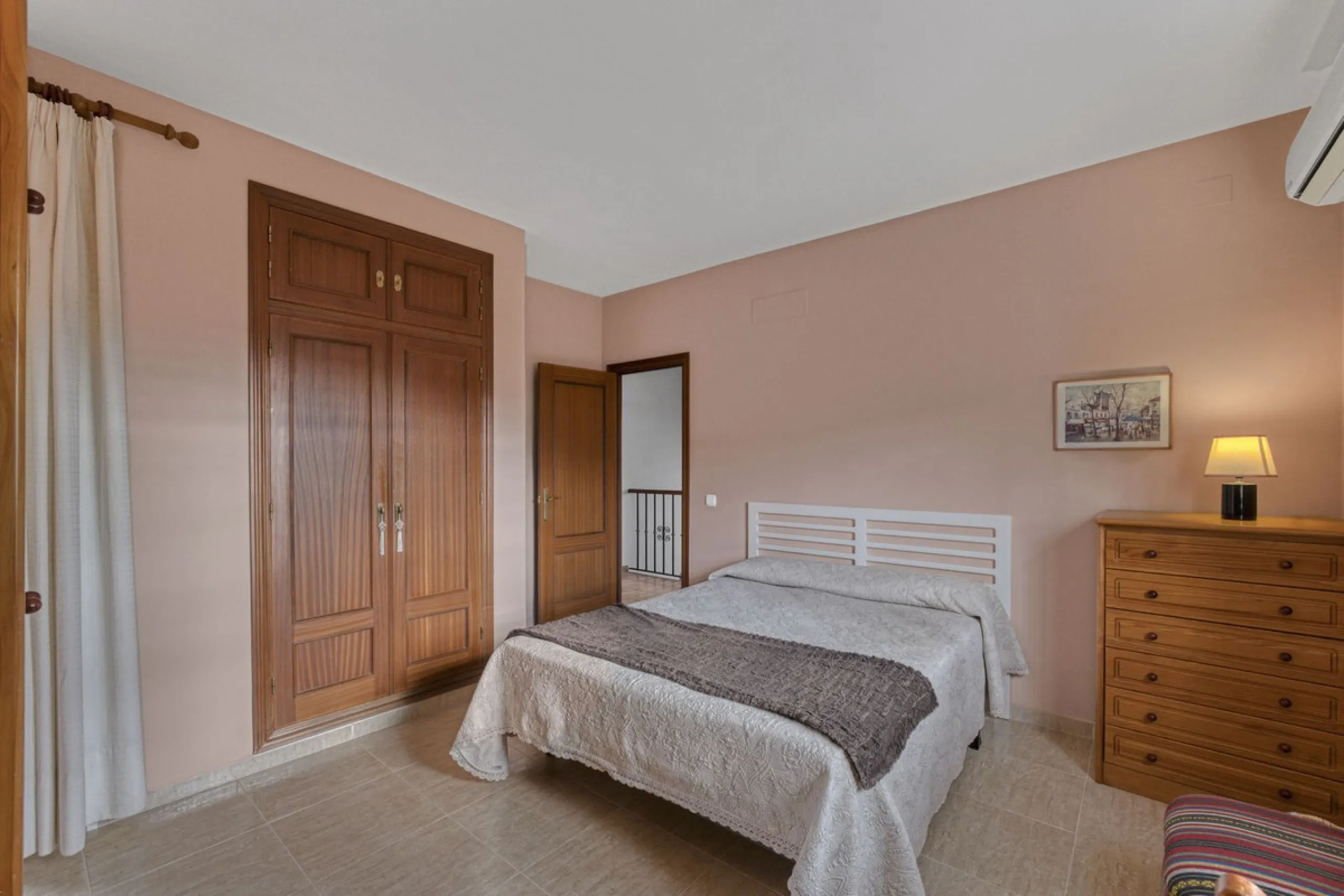 Diese beeindruckende Villa mit Aussicht – der ideale Rückzugsort für Ihre Familie