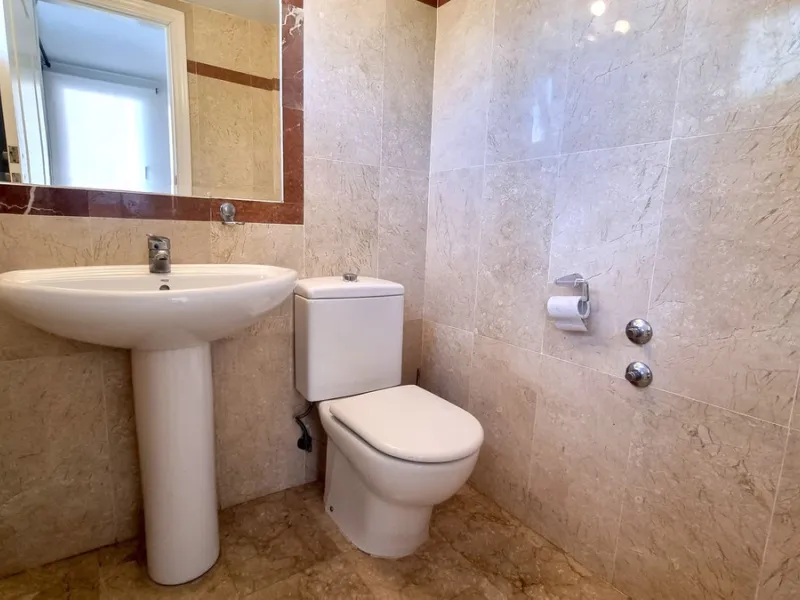 House - Townhouse в продаже в Marbella, Málaga. В доме 3 спален и 3 ванных комнат. Площадь дома 209 м²