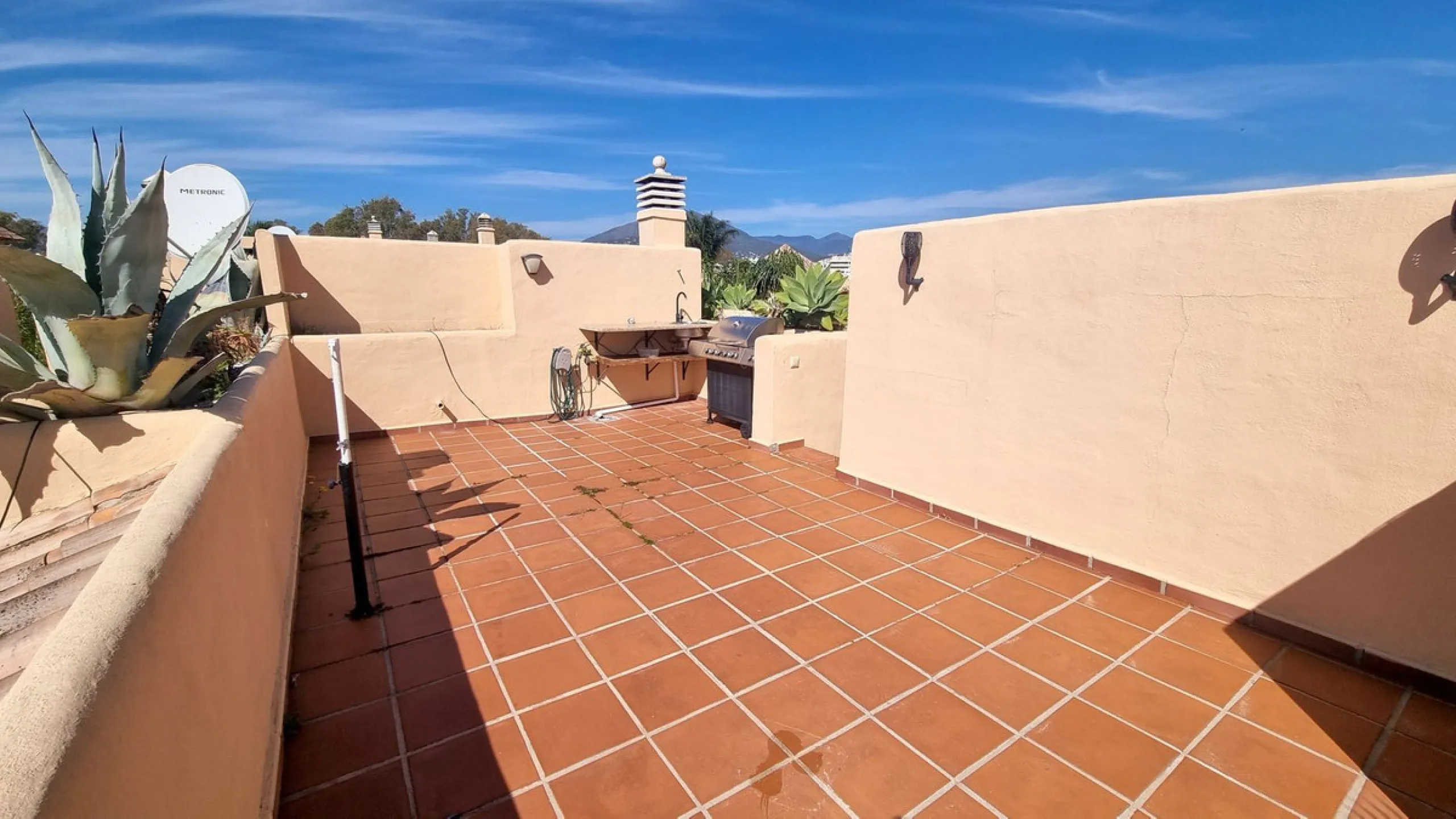 House - Townhouse в продаже в Marbella, Málaga. В доме 3 спален и 3 ванных комнат. Площадь дома 209 м²