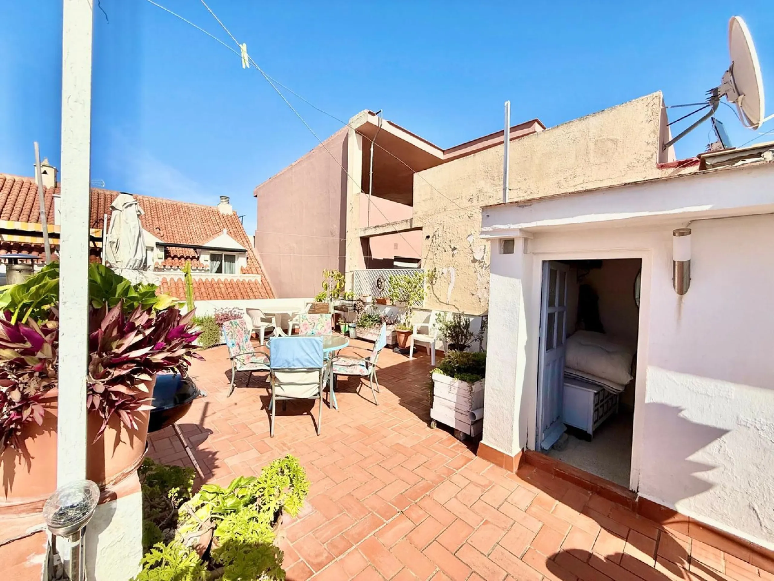 A true gem less than 200 meters from the beach in one of the best areas of Fuengirola.