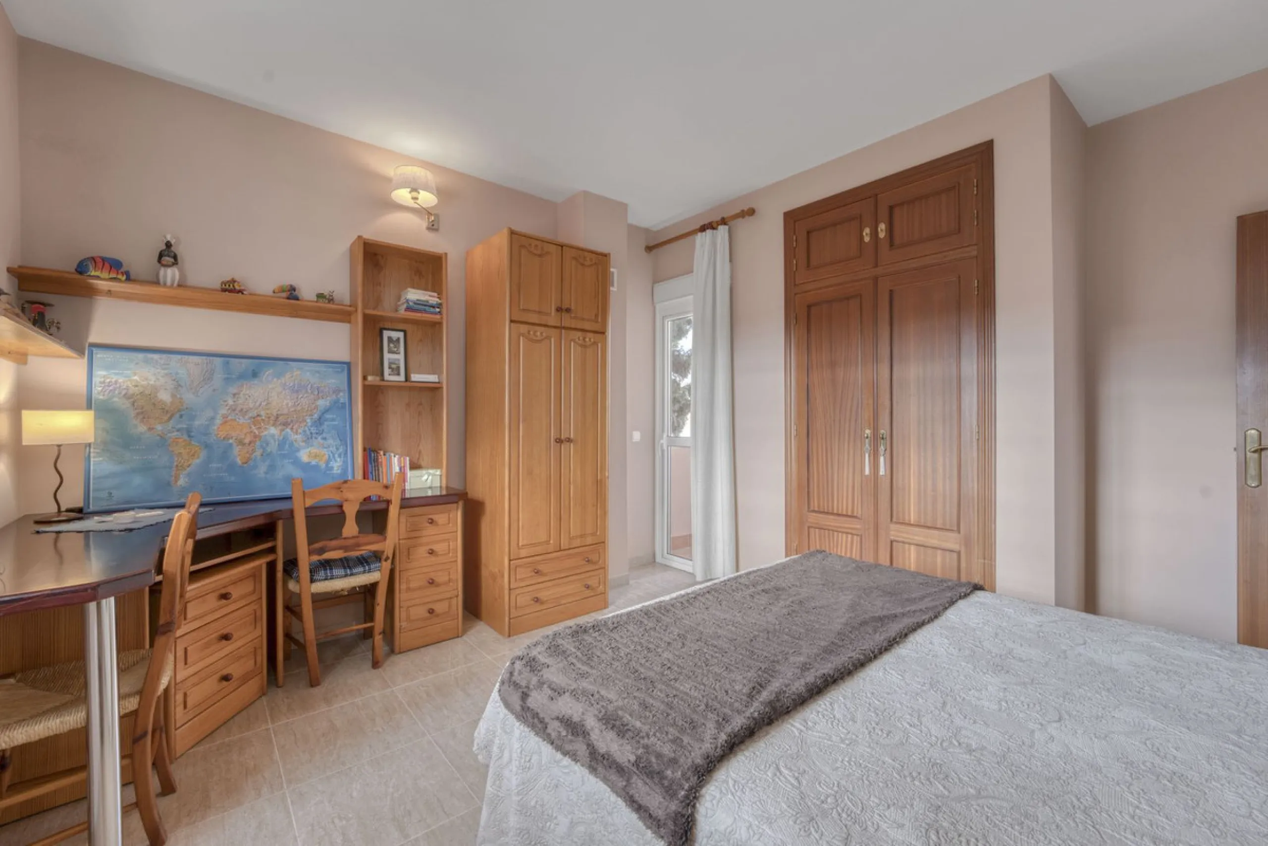 Diese beeindruckende Villa mit Aussicht – der ideale Rückzugsort für Ihre Familie