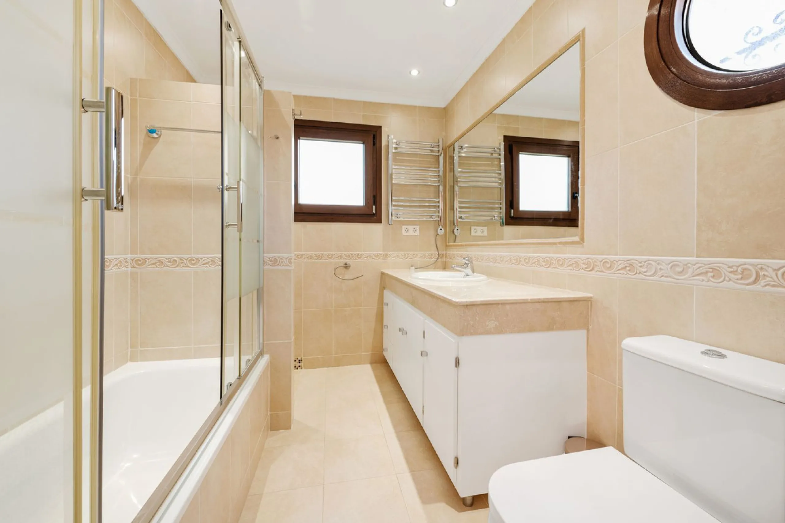 Andalusian style modernized Villa, located in Atalaya Alta.