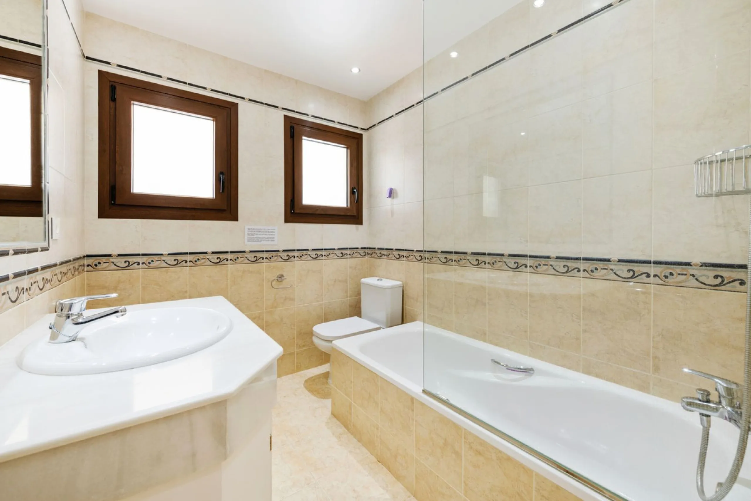 Andalusian style modernized Villa, located in Atalaya Alta.