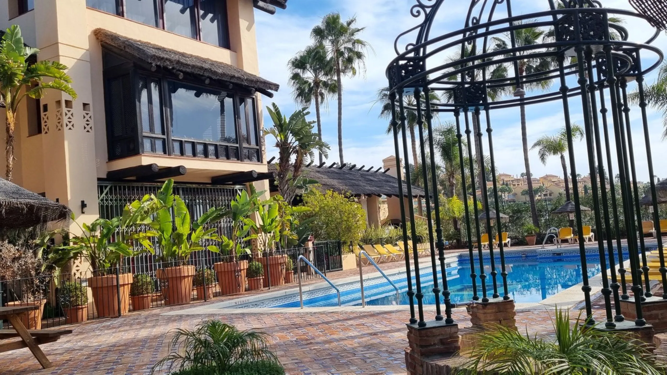 House - Townhouse в продаже в Marbella, Málaga. В доме 3 спален и 3 ванных комнат. Площадь дома 209 м²