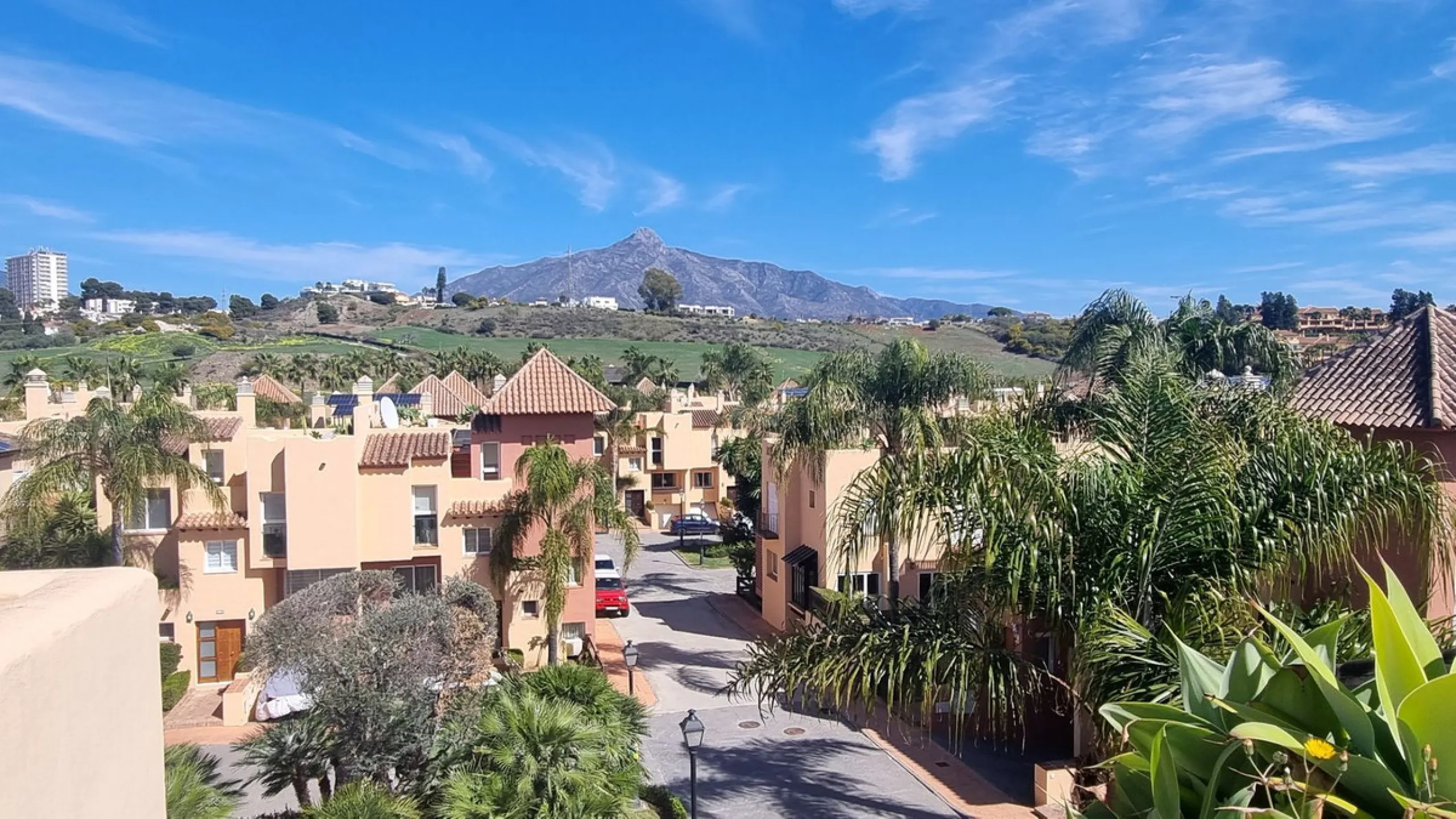 House - Townhouse в продаже в Marbella, Málaga. В доме 3 спален и 3 ванных комнат. Площадь дома 209 м²