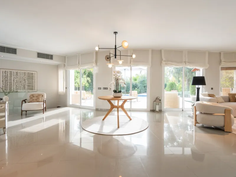 Introducing a stunning contemporary villa located in the prestigious, gated community of El Herrojo, Benahavís — one of Marbella's most desirable addresses. This elegant home combines modern luxury with serene Mediterranean living, offering privacy, secur
