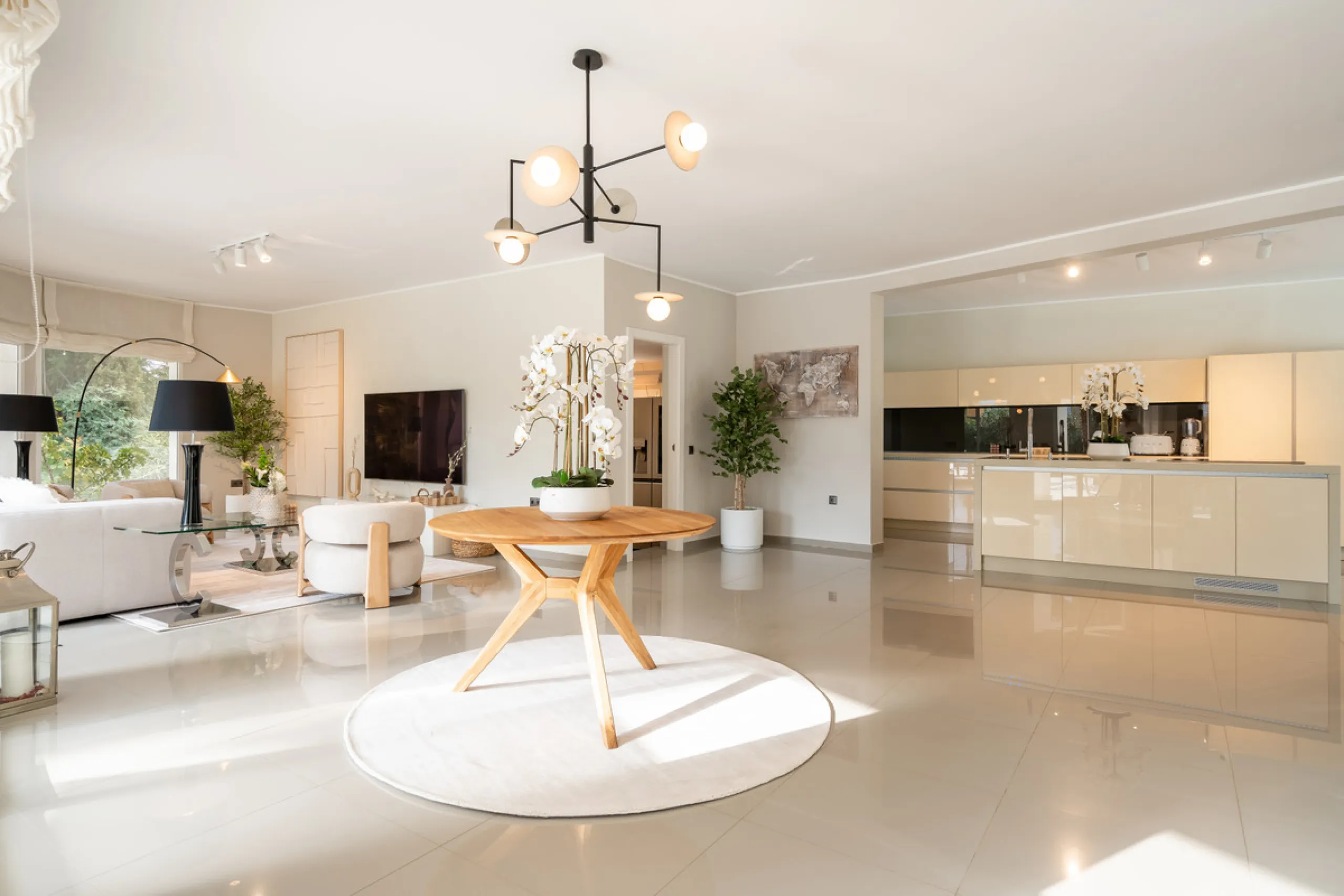 Introducing a stunning contemporary villa located in the prestigious, gated community of El Herrojo, Benahavís — one of Marbella's most desirable addresses. This elegant home combines modern luxury with serene Mediterranean living, offering privacy, secur